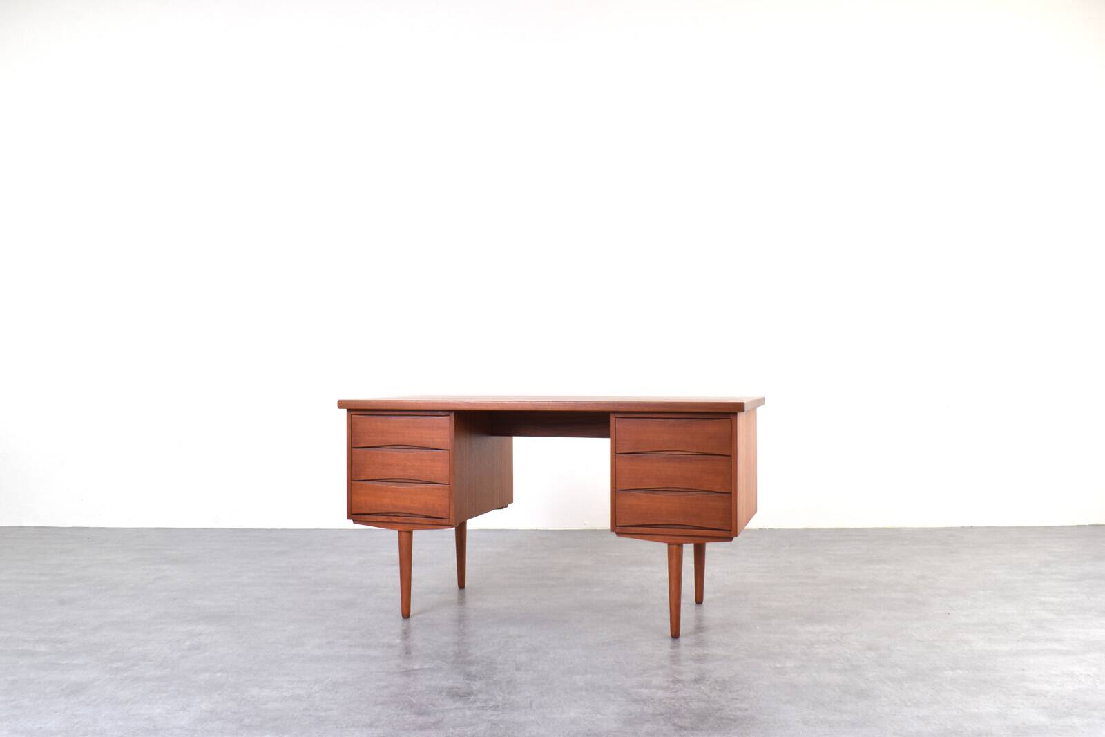 Mid-Century Teak Desk by Fredrik Kayser for Skeie Møbler, 1960s.