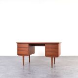 Mid-Century Teak Desk by Fredrik Kayser for Skeie Møbler, 1960s.