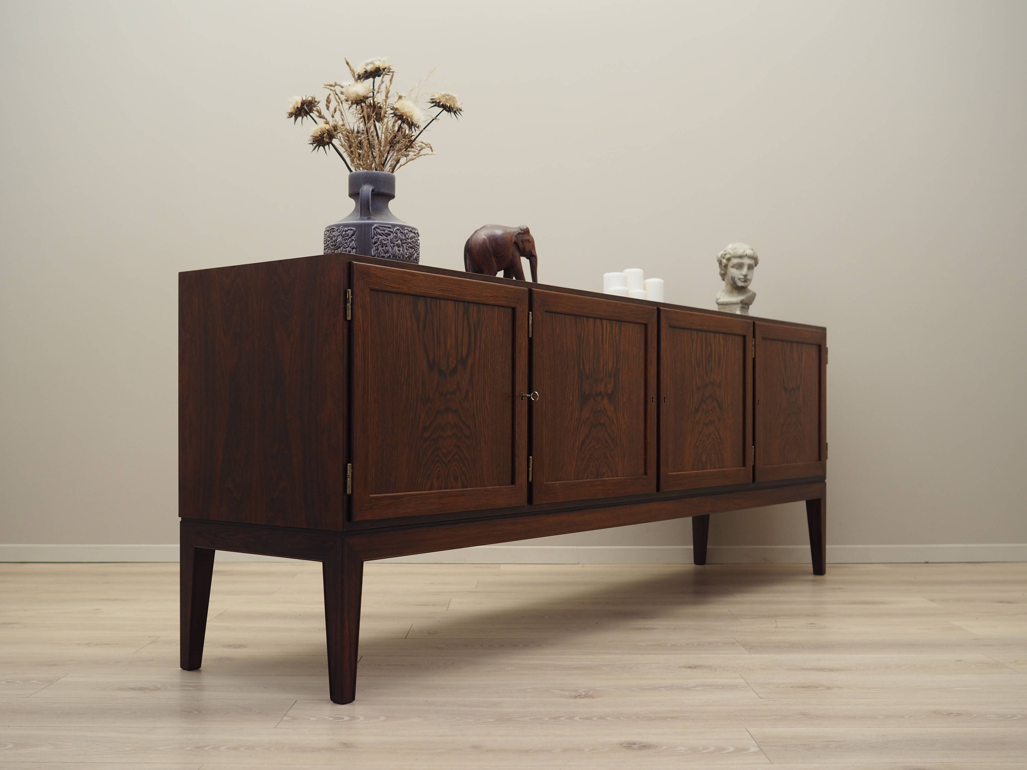 Enfilade en palissandre, design danois, années 1960, designer : Severin Hansen, produit