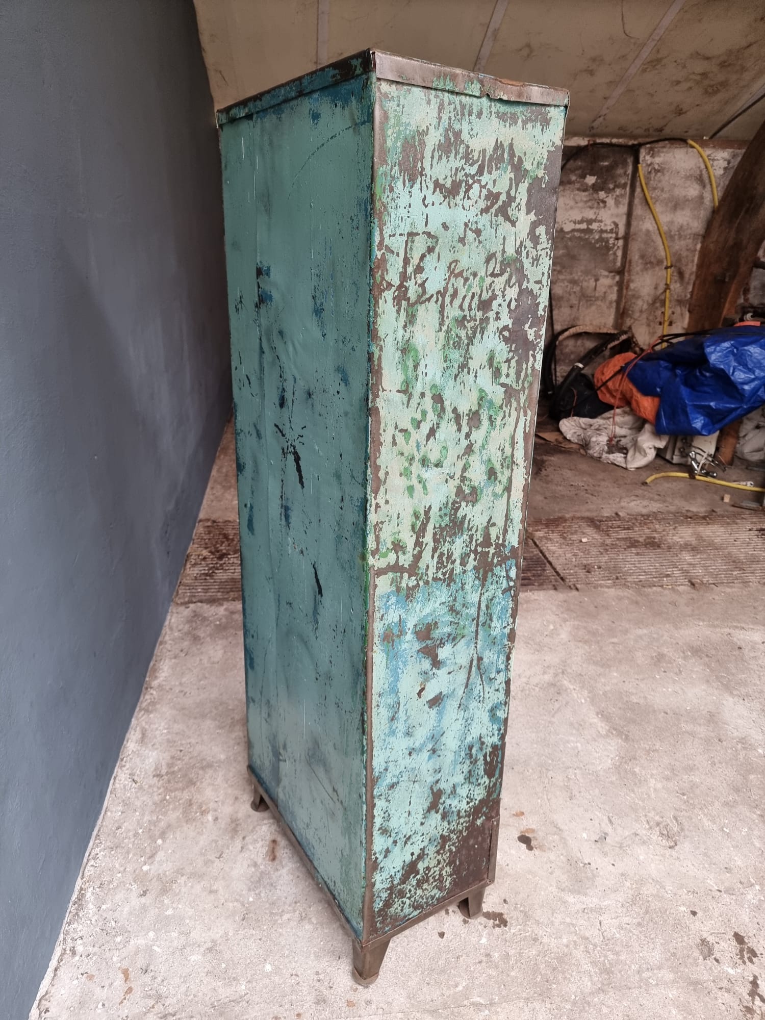 Armoire industrielle casier