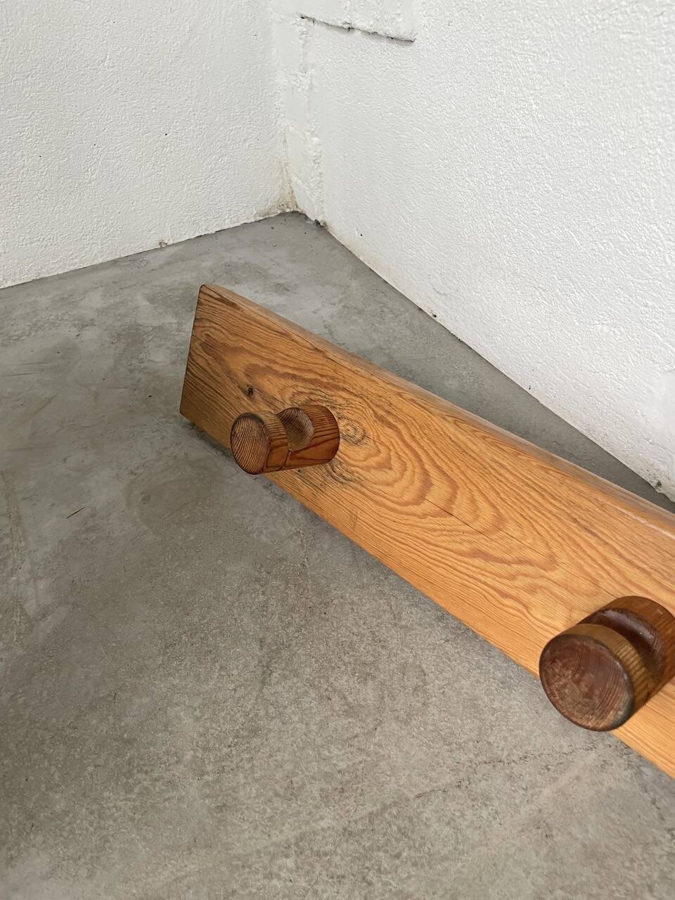 Perriand pine mountain coat rack