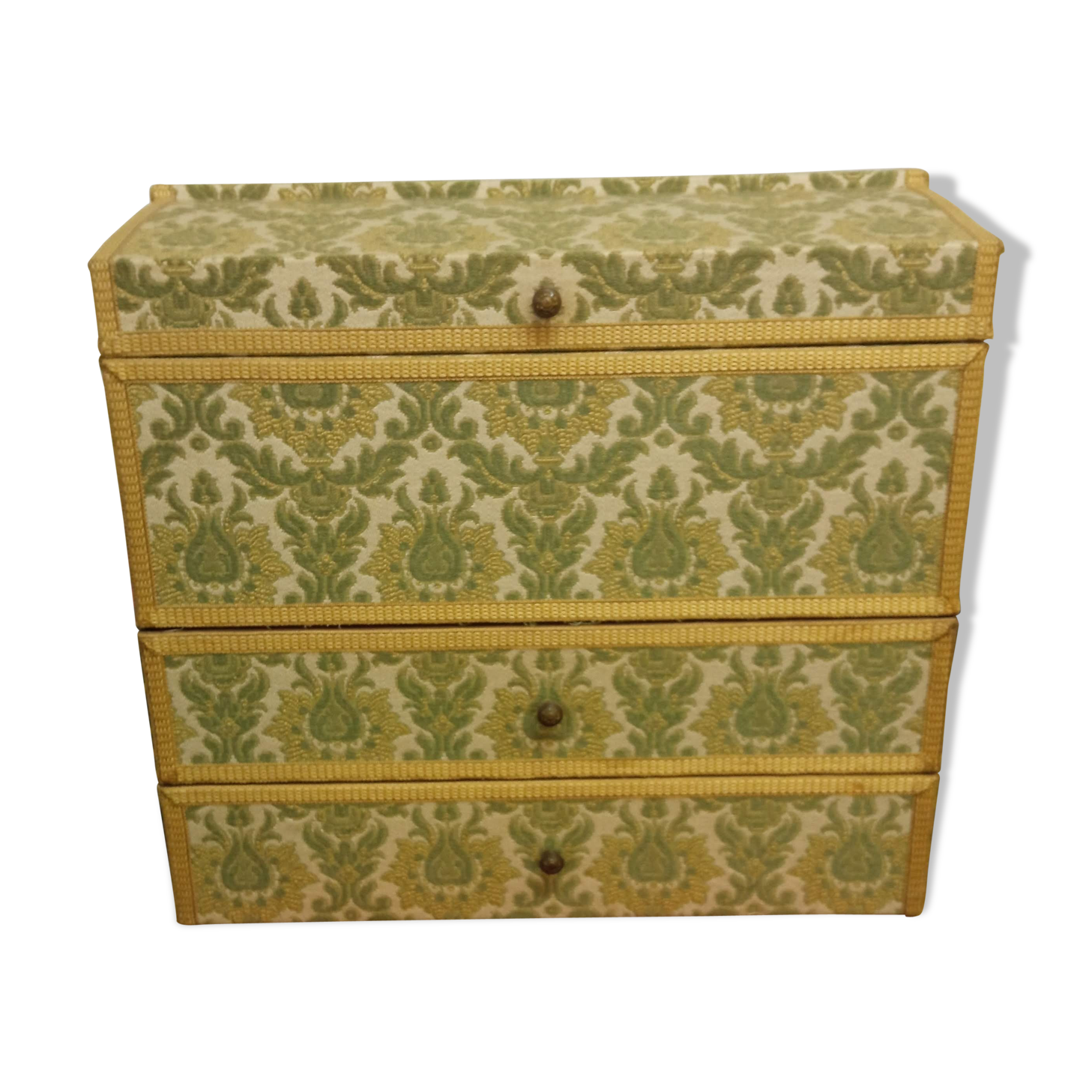 Old malle has drawers