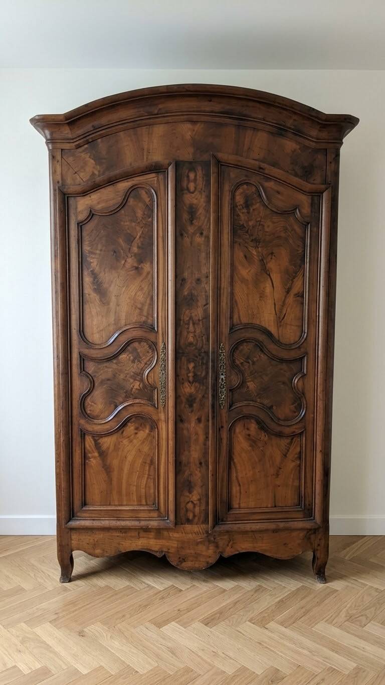 Antique Louis XV wardrobe in solid wood