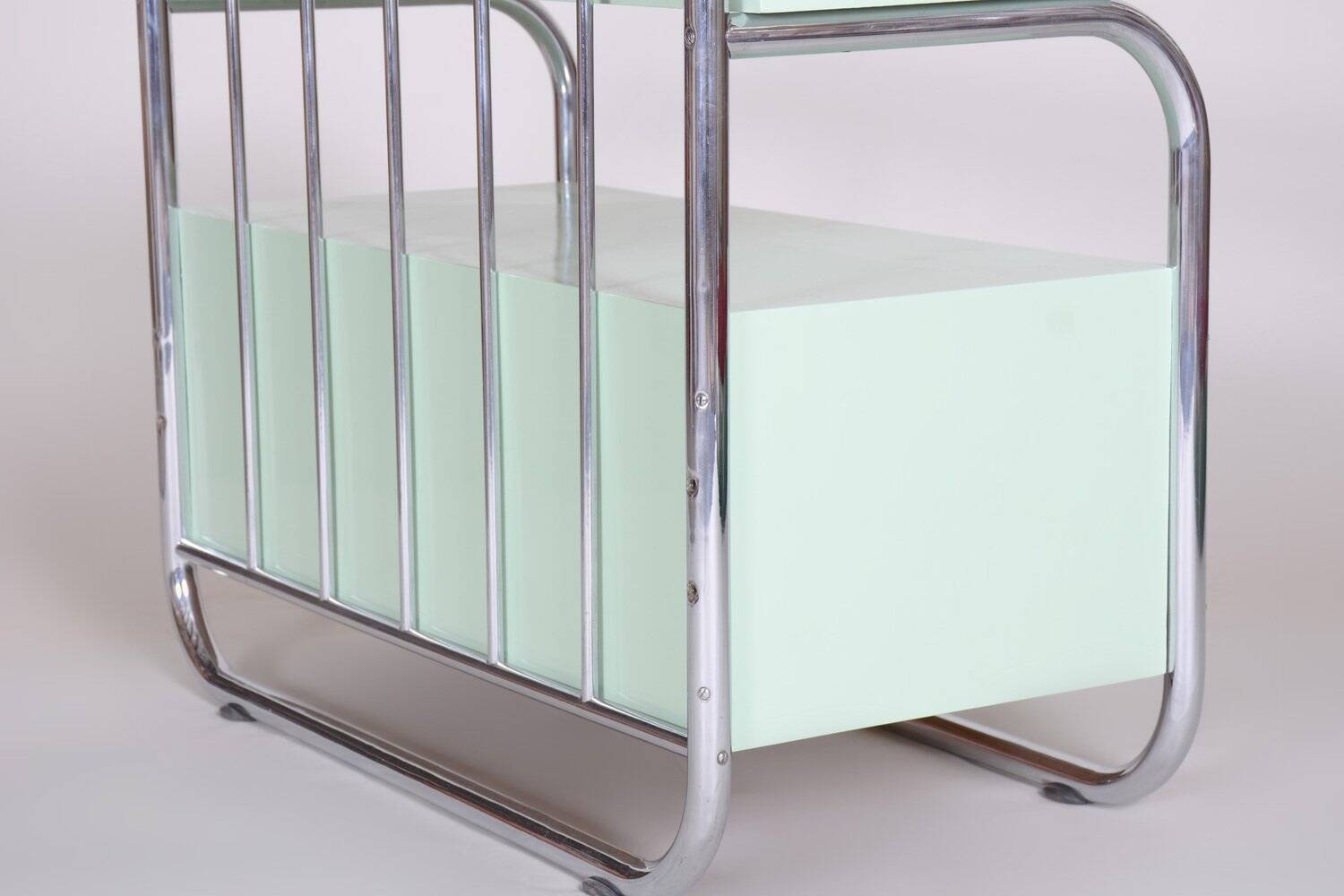 Vintage Bauhaus Cabinet in Chrome-Plated Steel and Lacquered Wood, 1930s