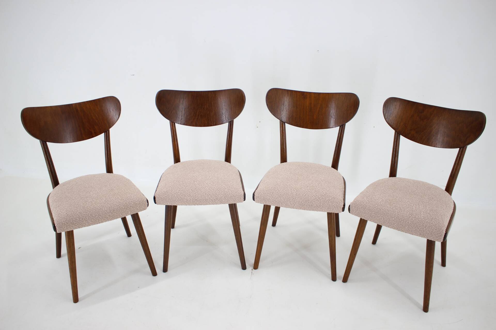 Ensemble de quatre chaises de salle à manger en hêtre restaurées des années 1950, Tchécoslovaquie