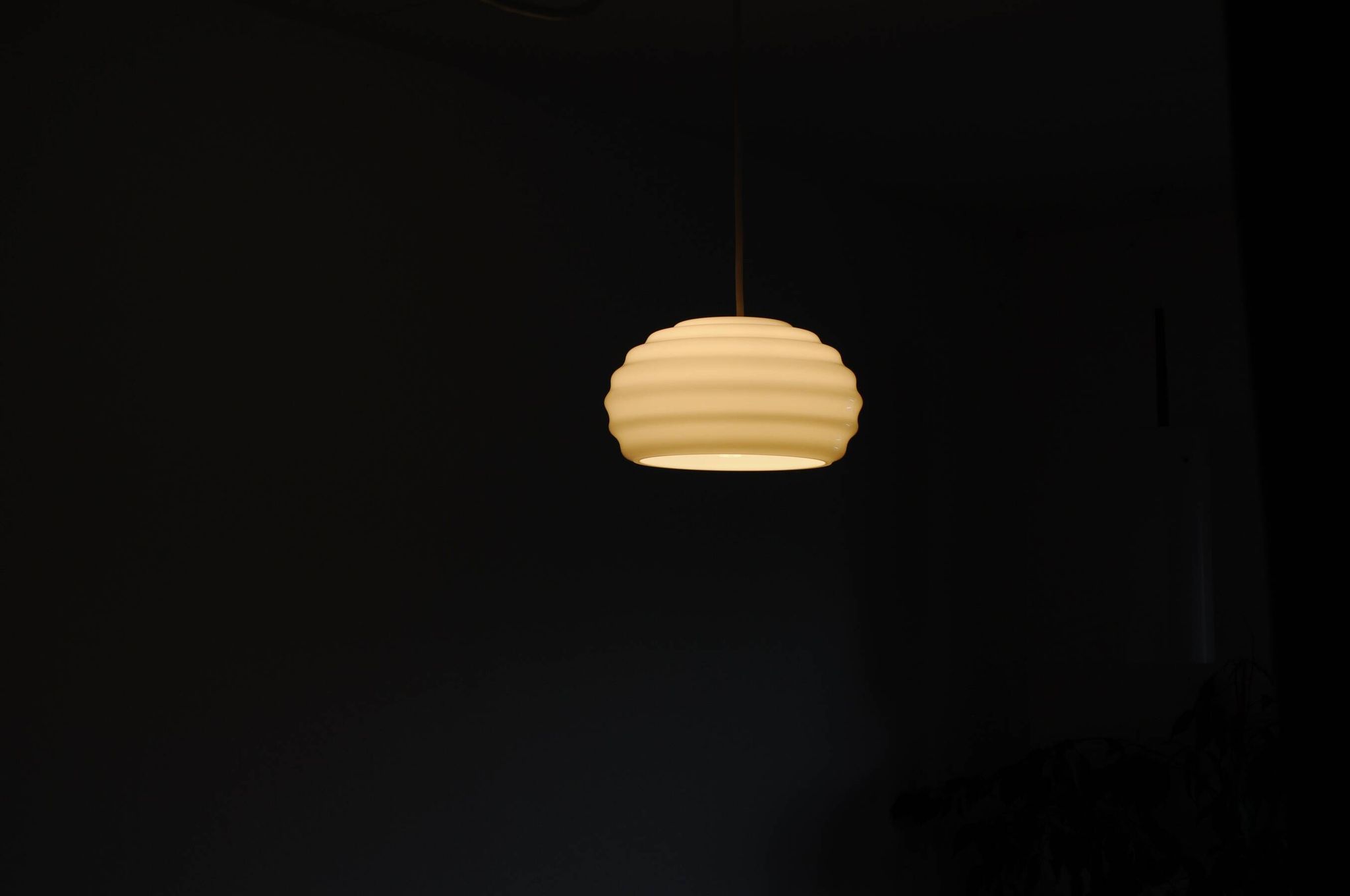Suspension "New Wave" en verre opale Verner Panton pour Holmegaard, 1984