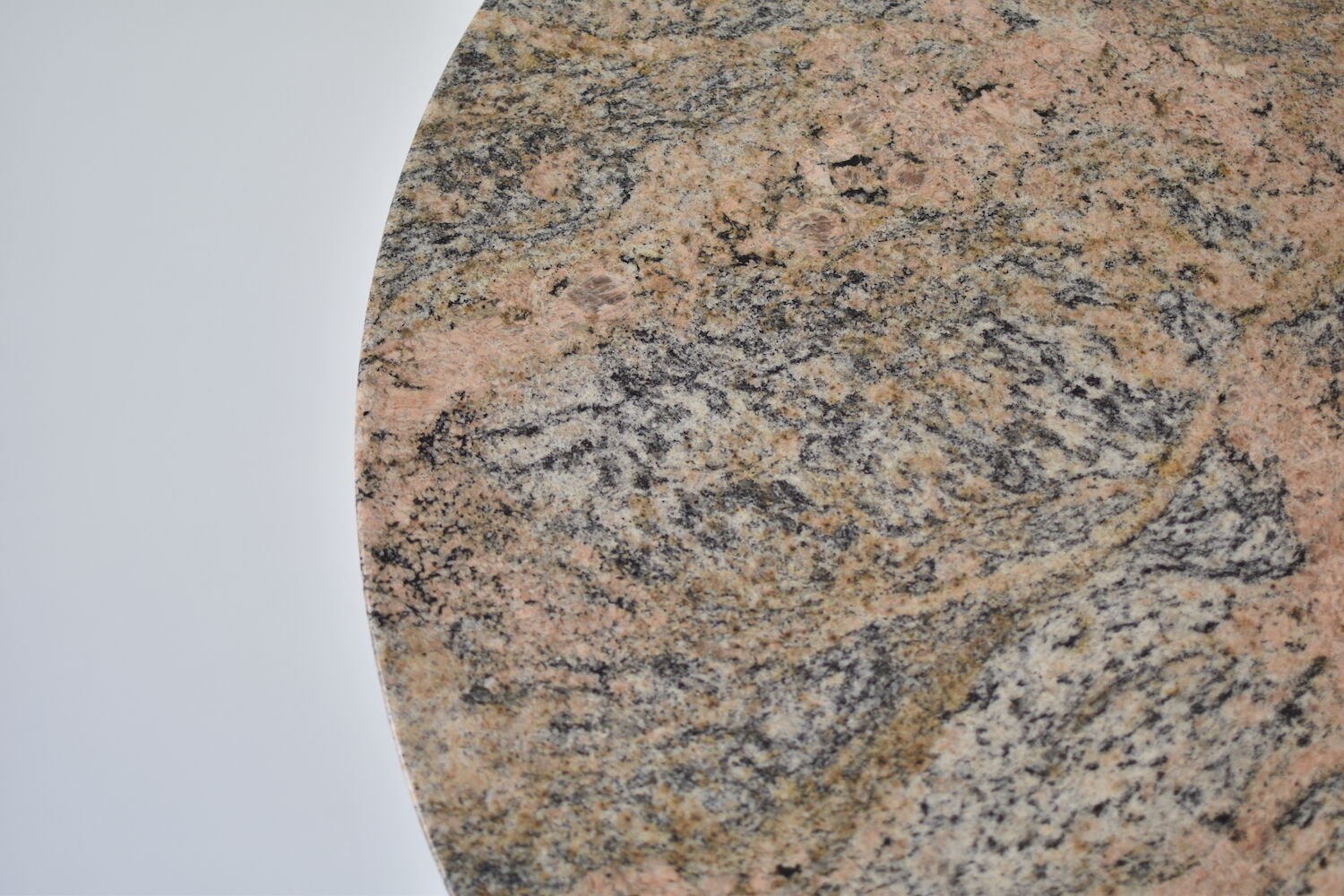 Round dining table in granite from Italy, 1970