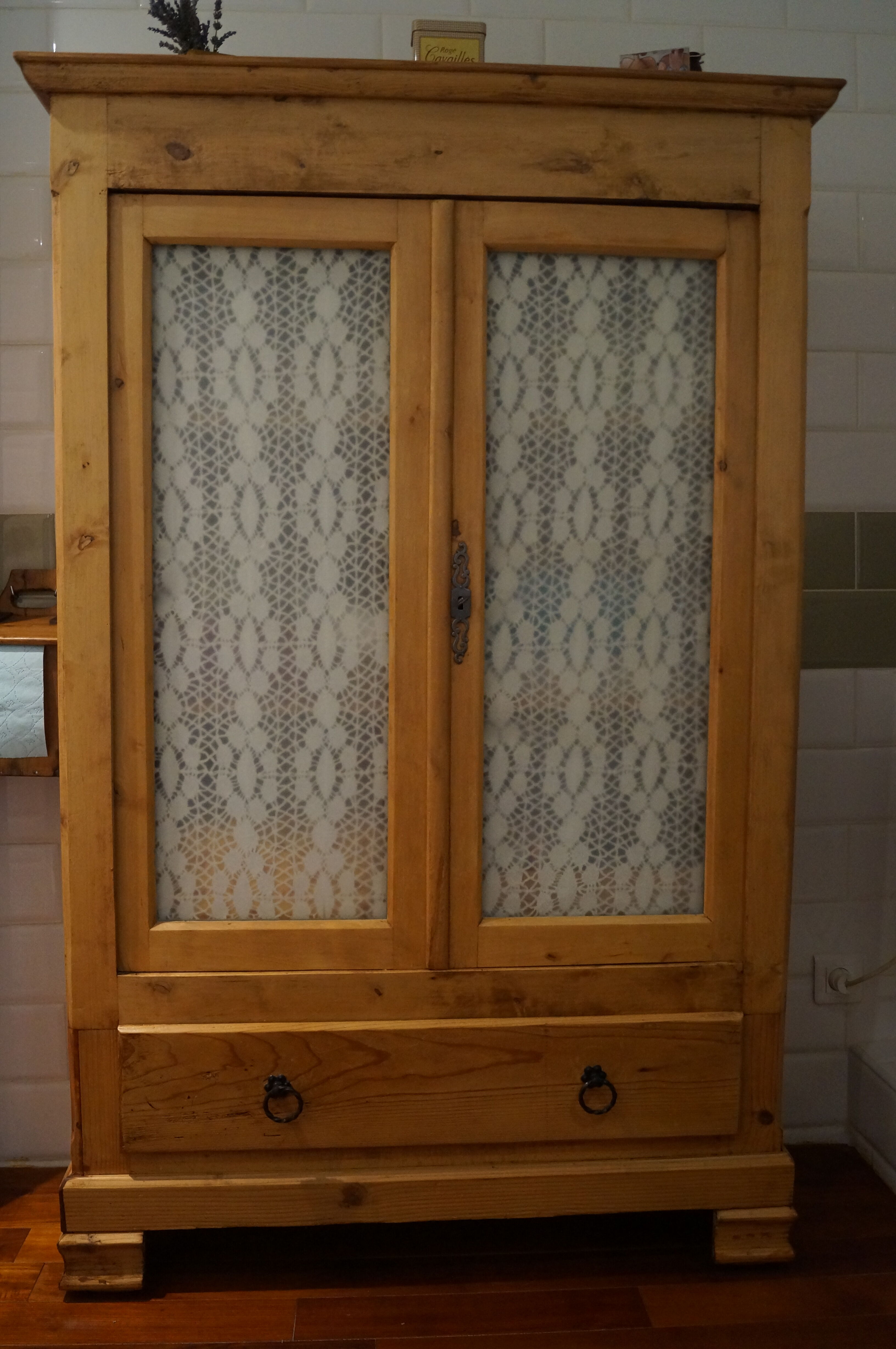 Wooden screen, fabric of your choice