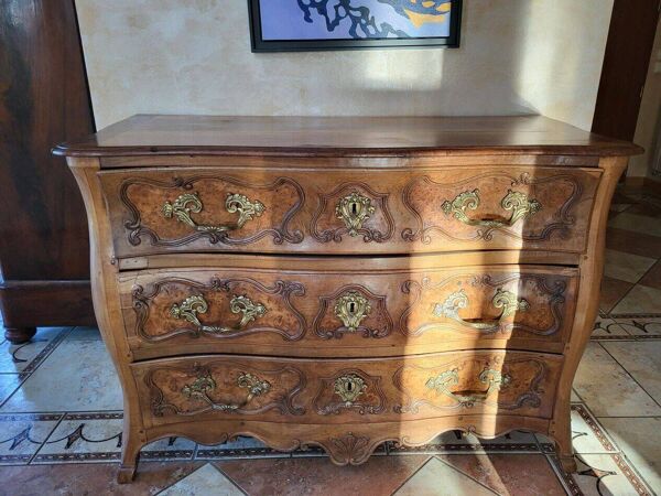 Commode provençale XVIII ème siècle de Style Louis XV en noyer massif