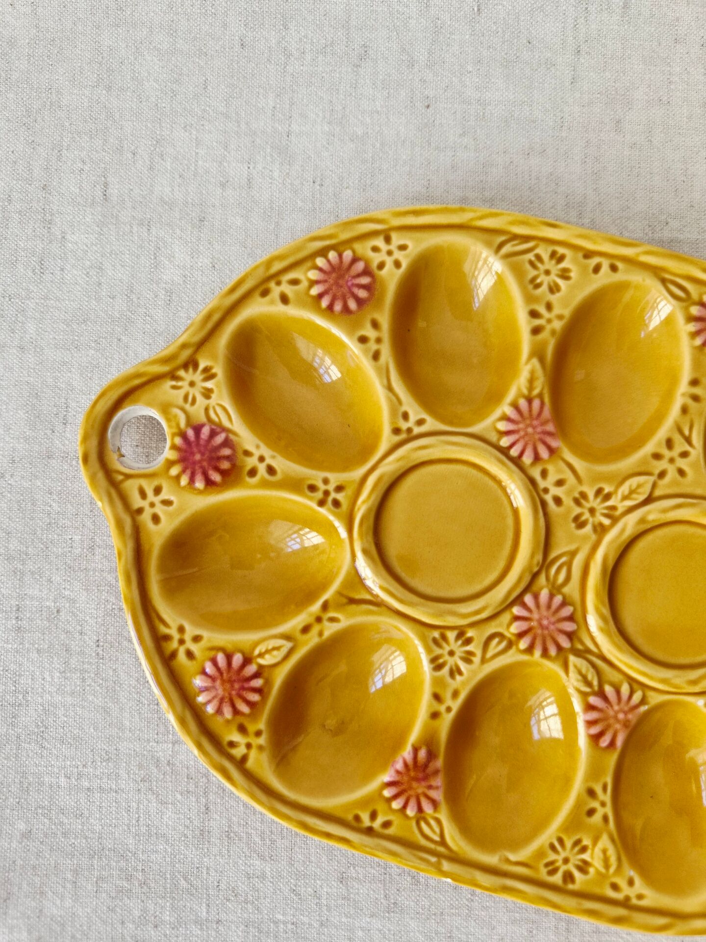 Vintage egg plate in majolica - 1970s