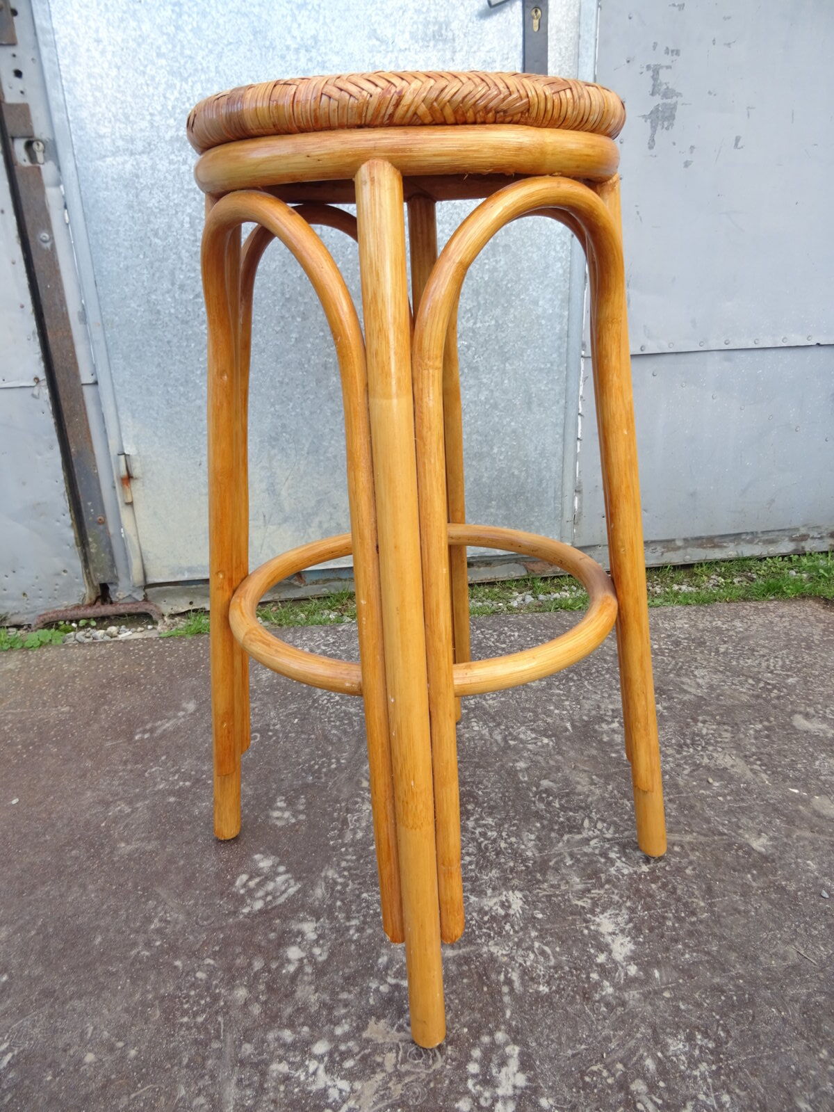 High bar stool in woven rattan