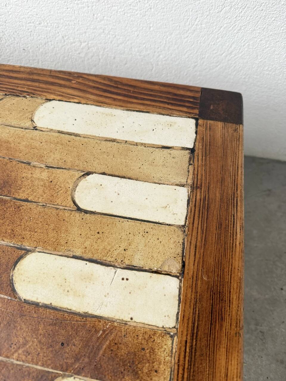 Dyem ceramic coffee table