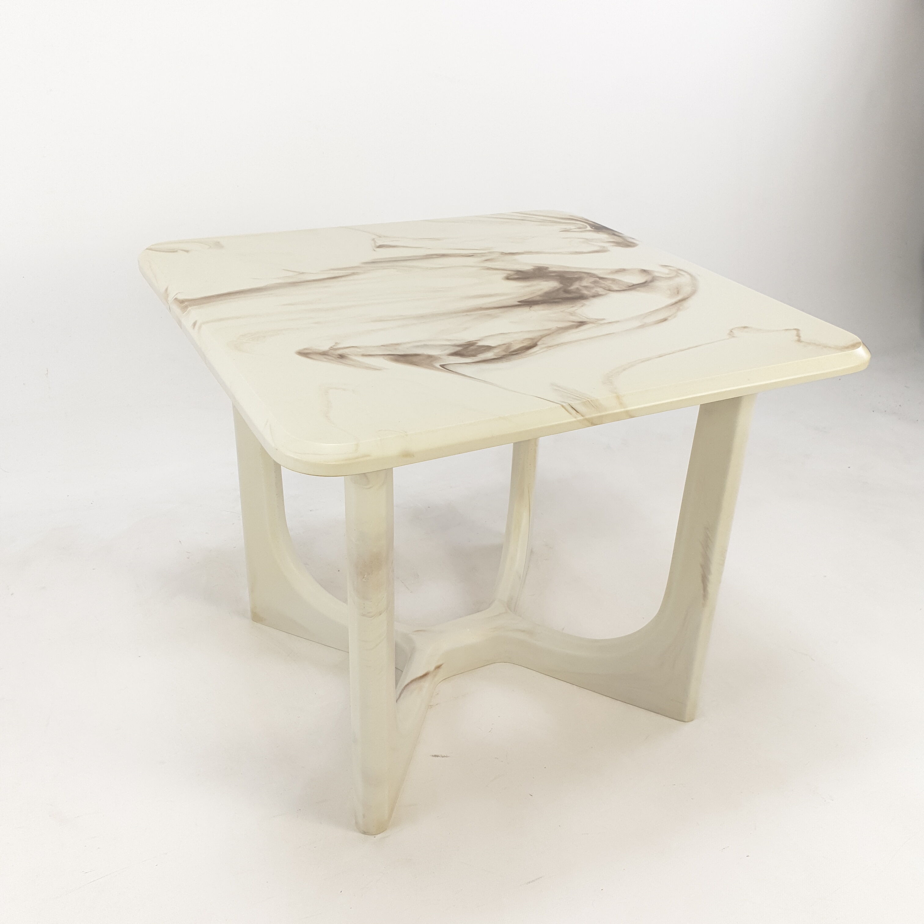 Table basse italienne marmorino du milieu du siècle, années 1950