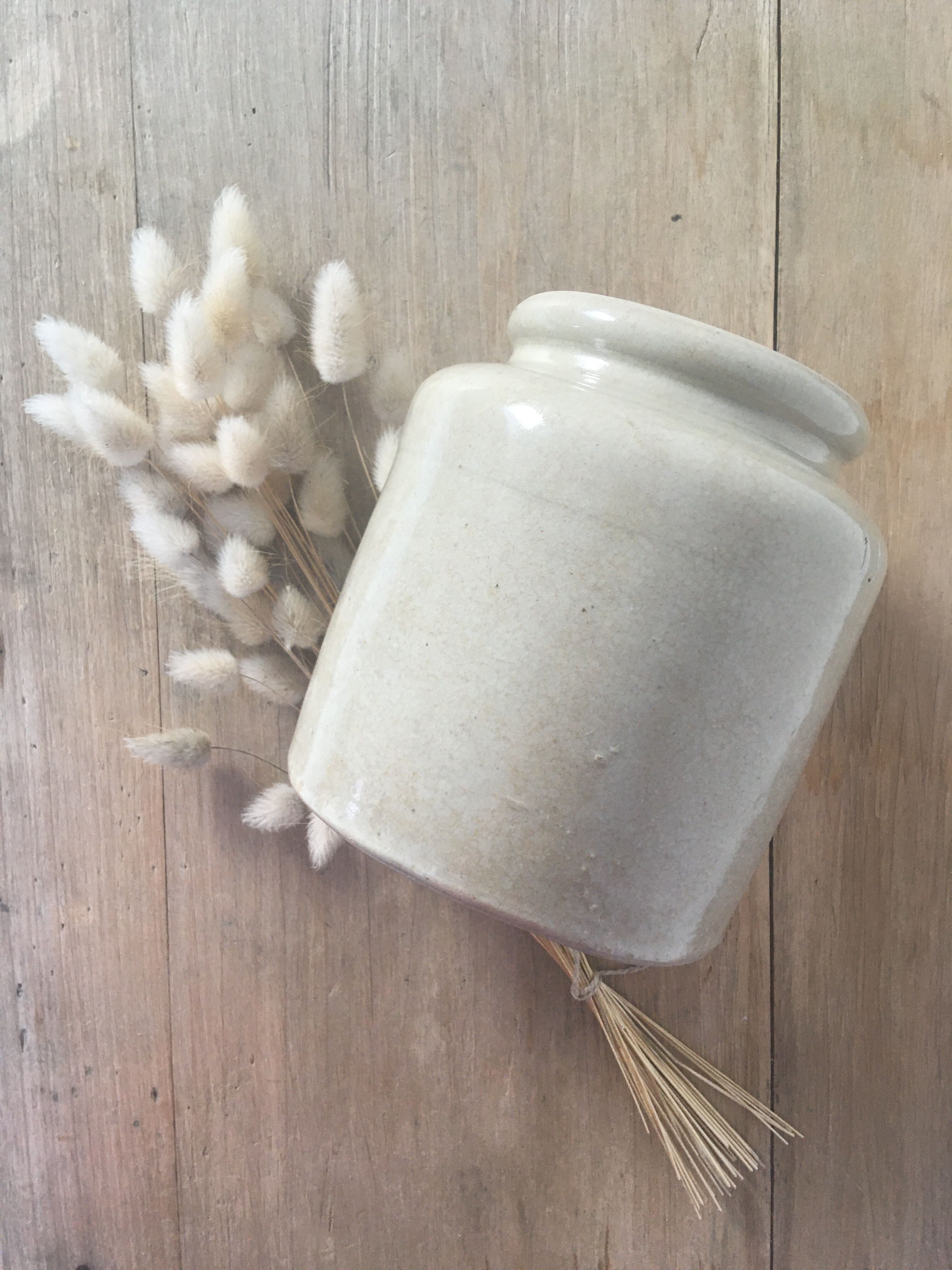 Large beige sandstone mustard pot