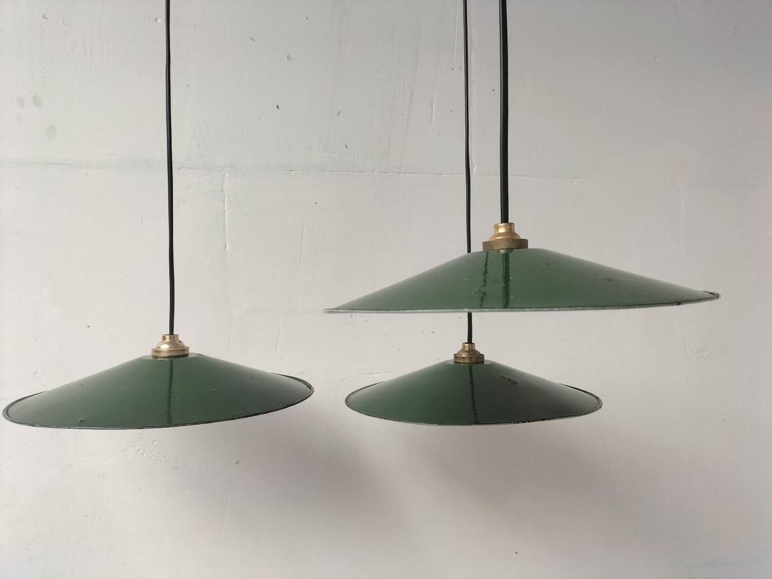 Enamelled sheet metal suspensions