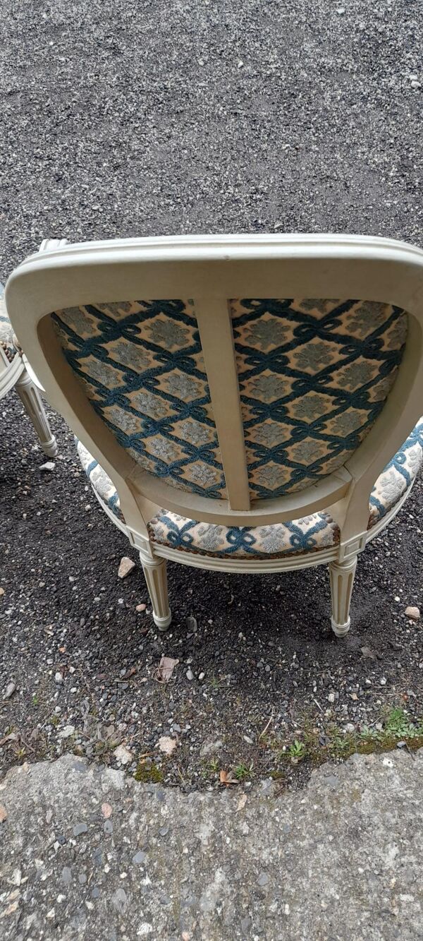 Paire de fauteuils médaillons Louis XVI