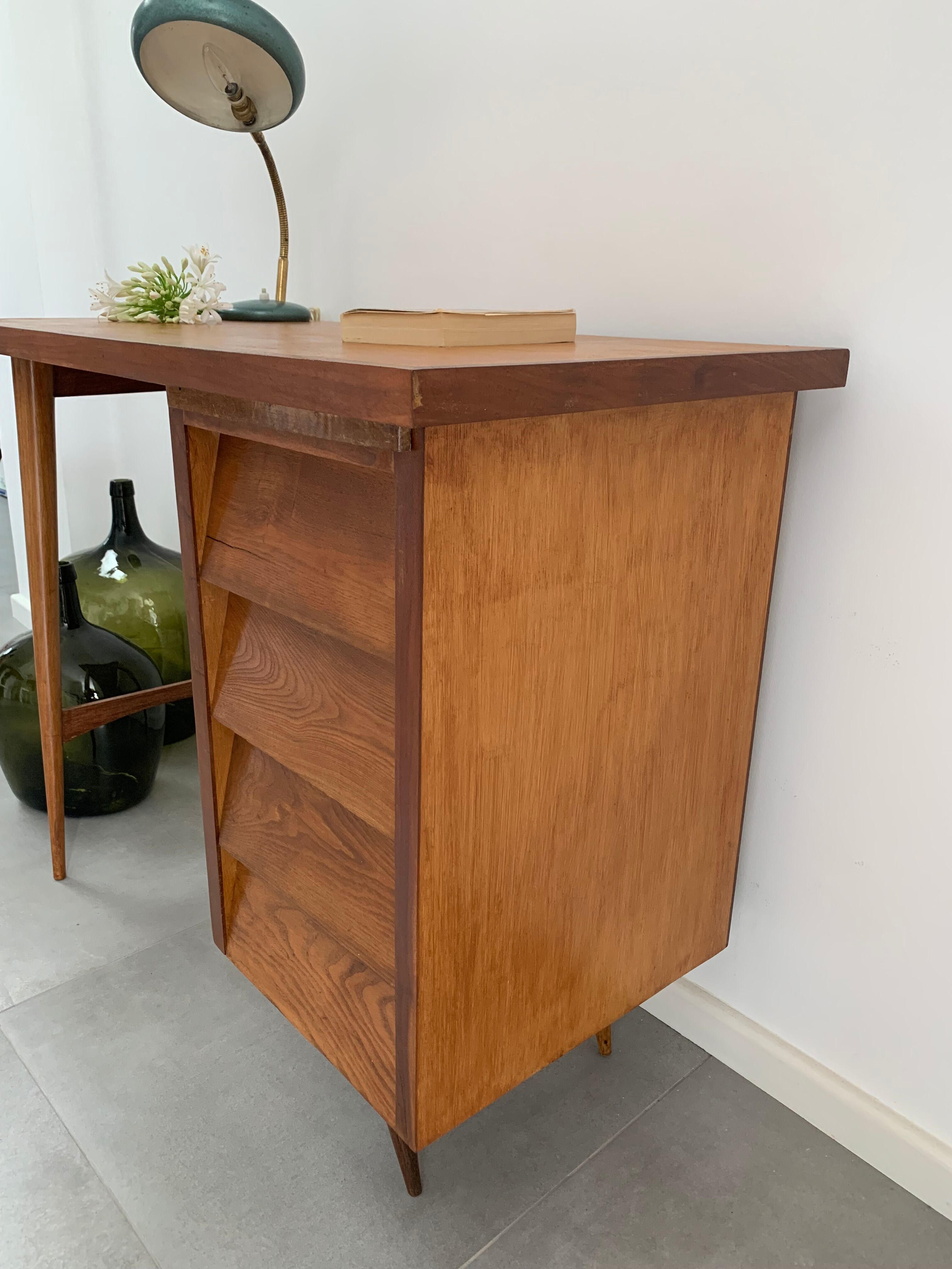 Desk with tapered feet