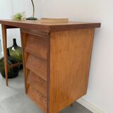 Desk with tapered feet