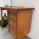 Bureau aux pieds fuselés