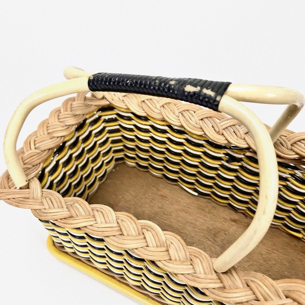Porte-bouteille en osier tressé et scoubidou