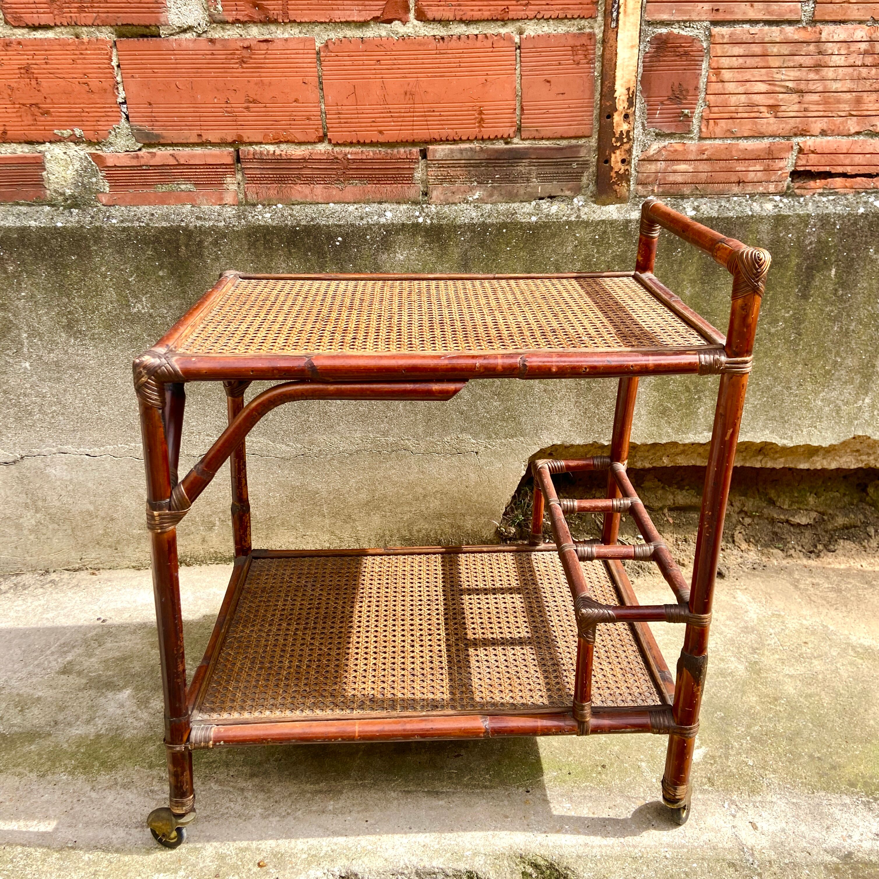 1960 - Bamboo roller service with 3 bottle compartments