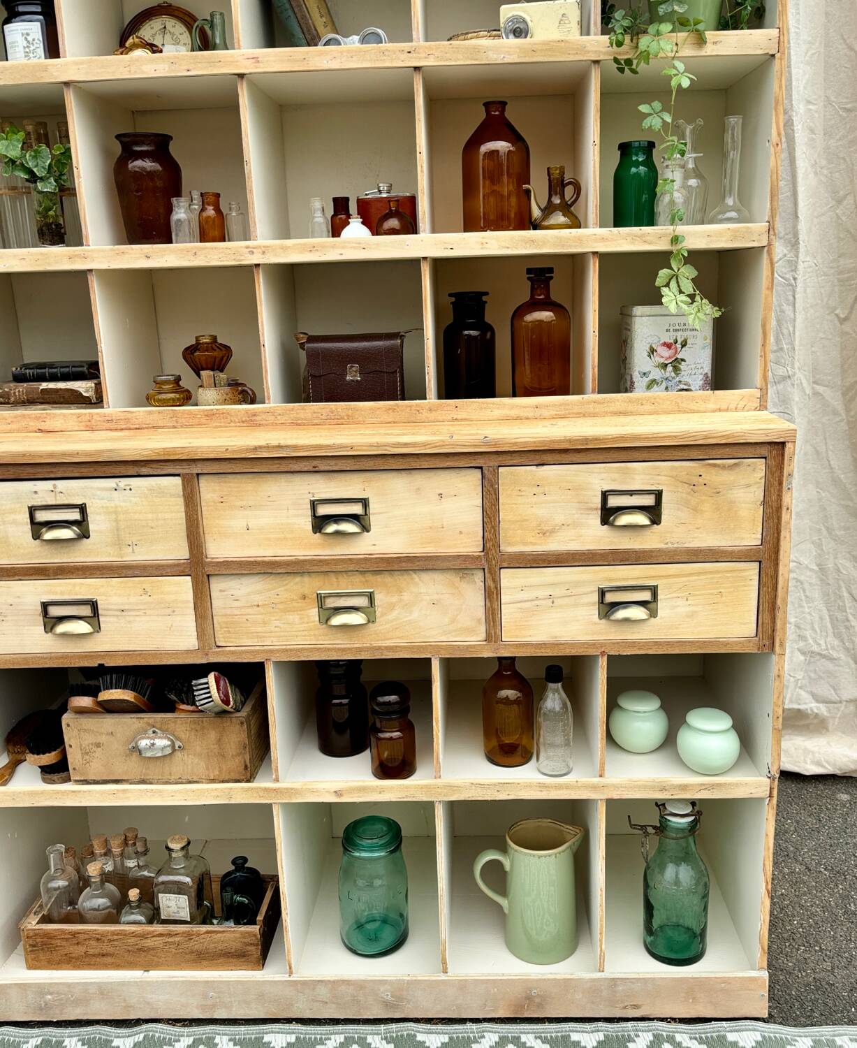 Trade furniture with lockers