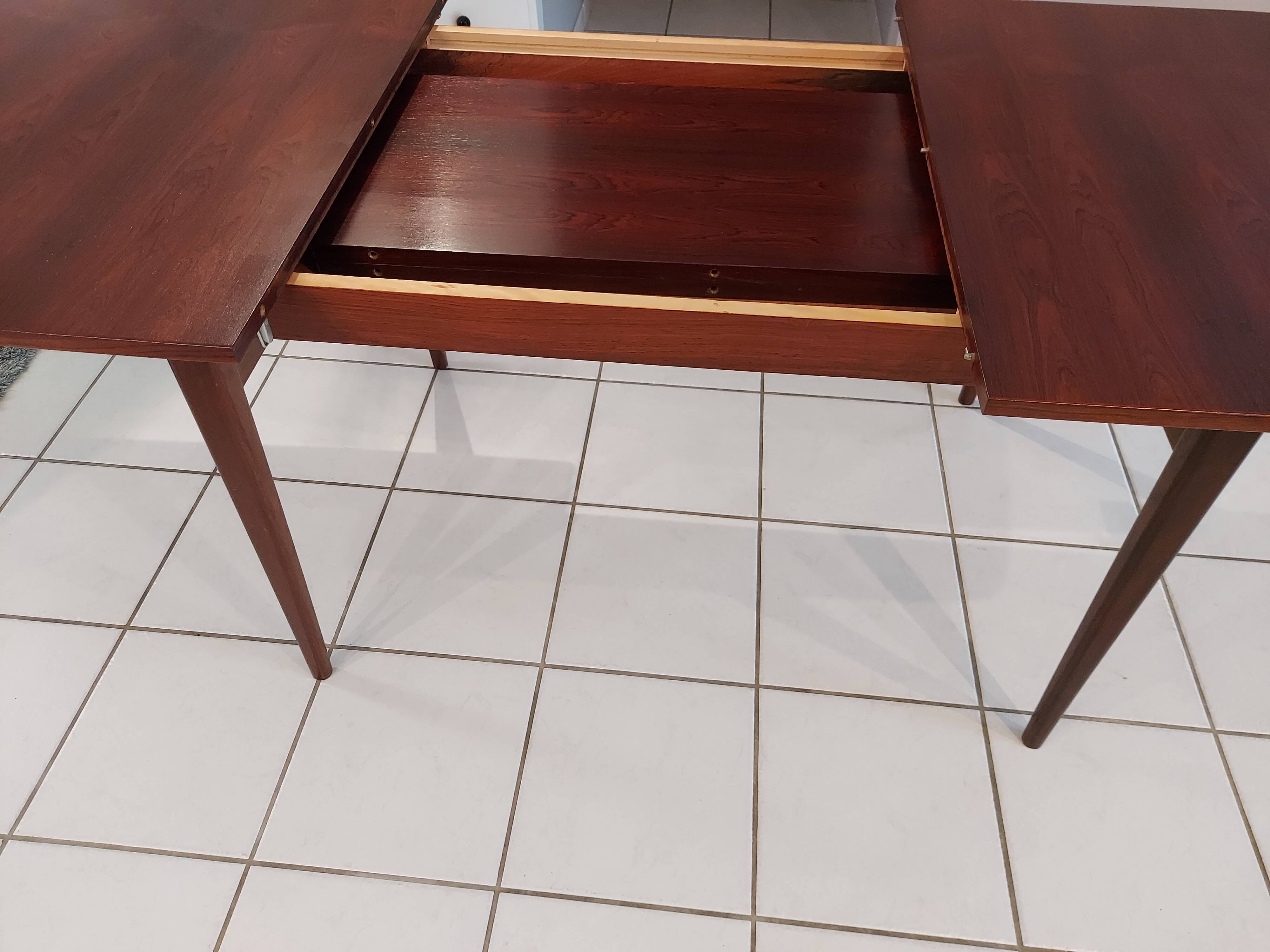 Extendable dining table in vintage Rio Rosewood 1960s