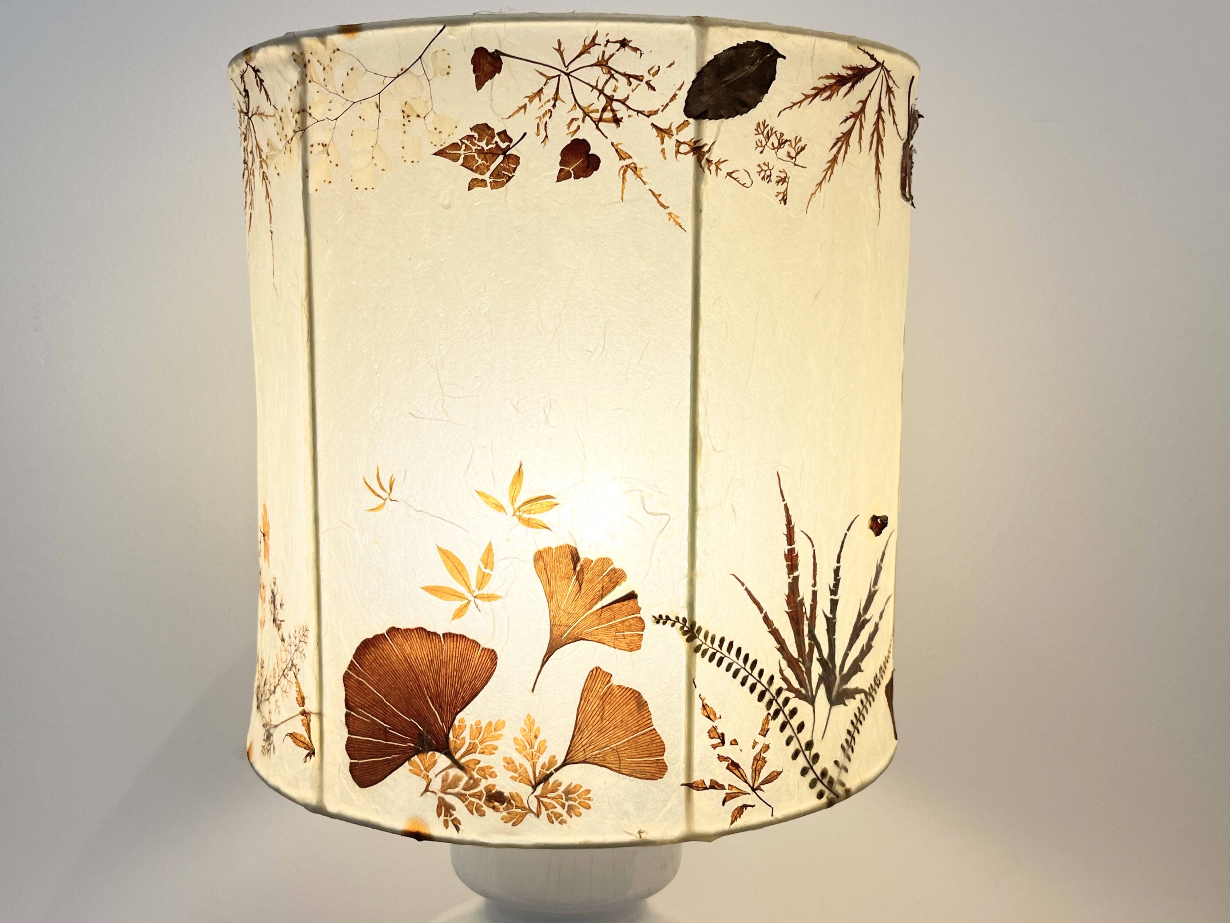 Vintage design lamp base in white ceramic with dried flower shade