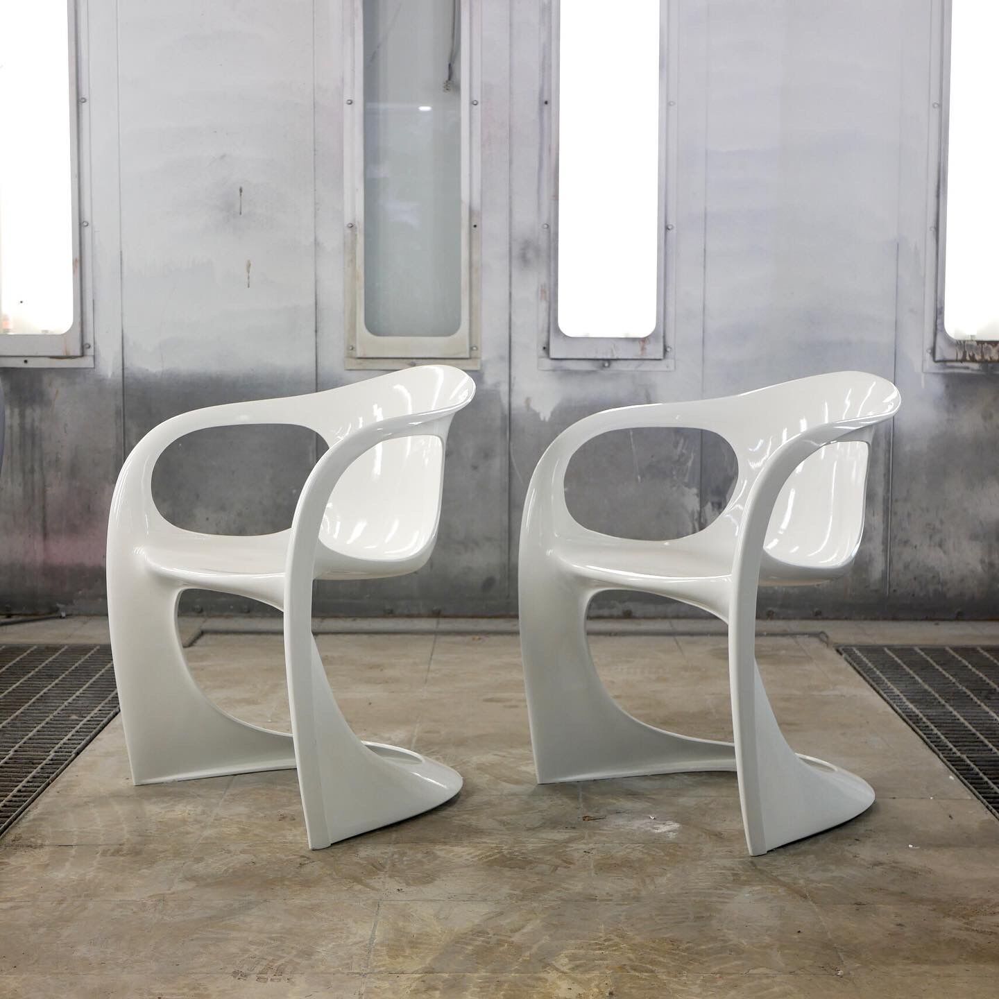 Pair of space age armchairs Casala