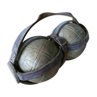 Game of 2 bowls or lyon balls