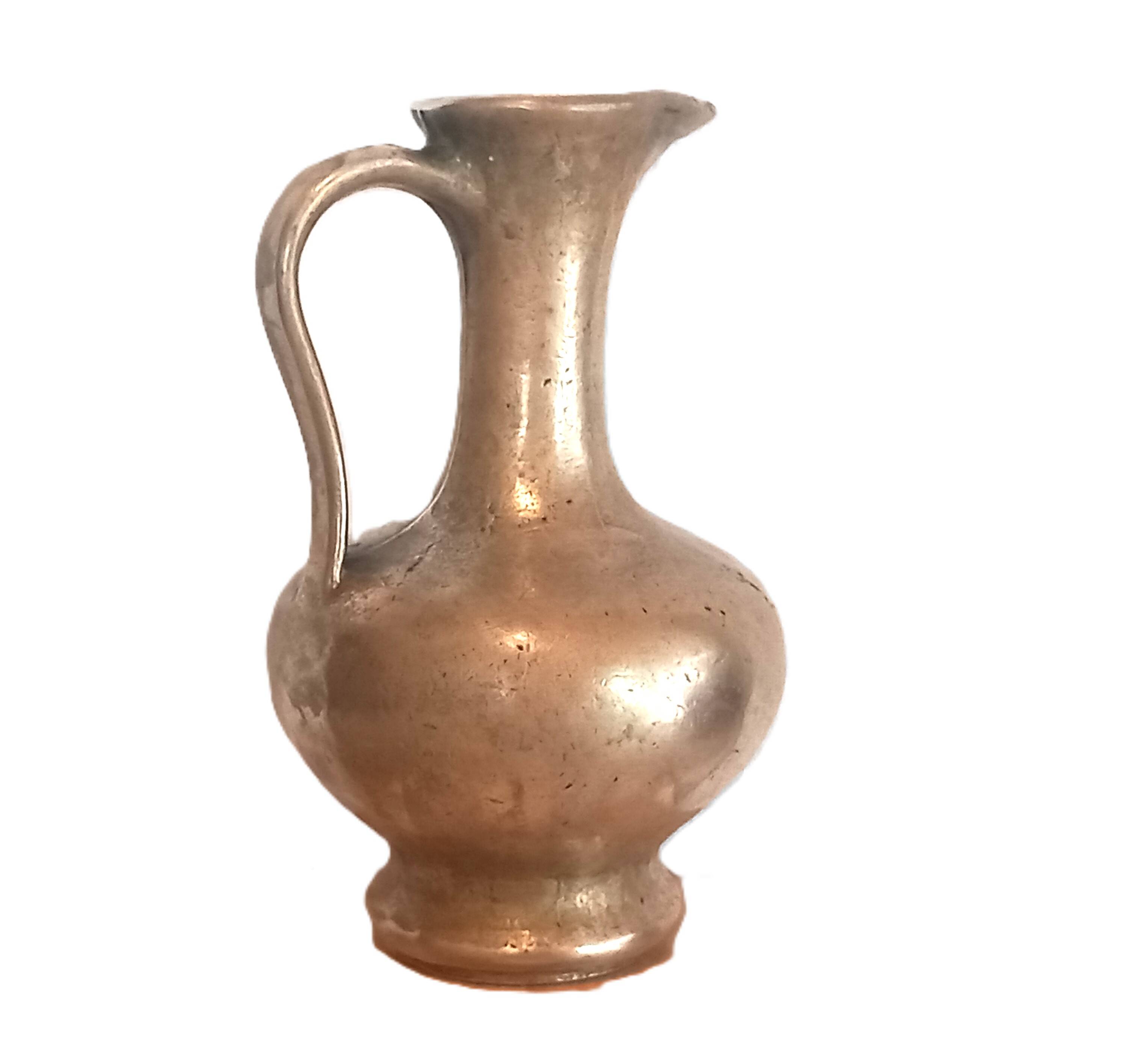 Set of 2 bronze jugs