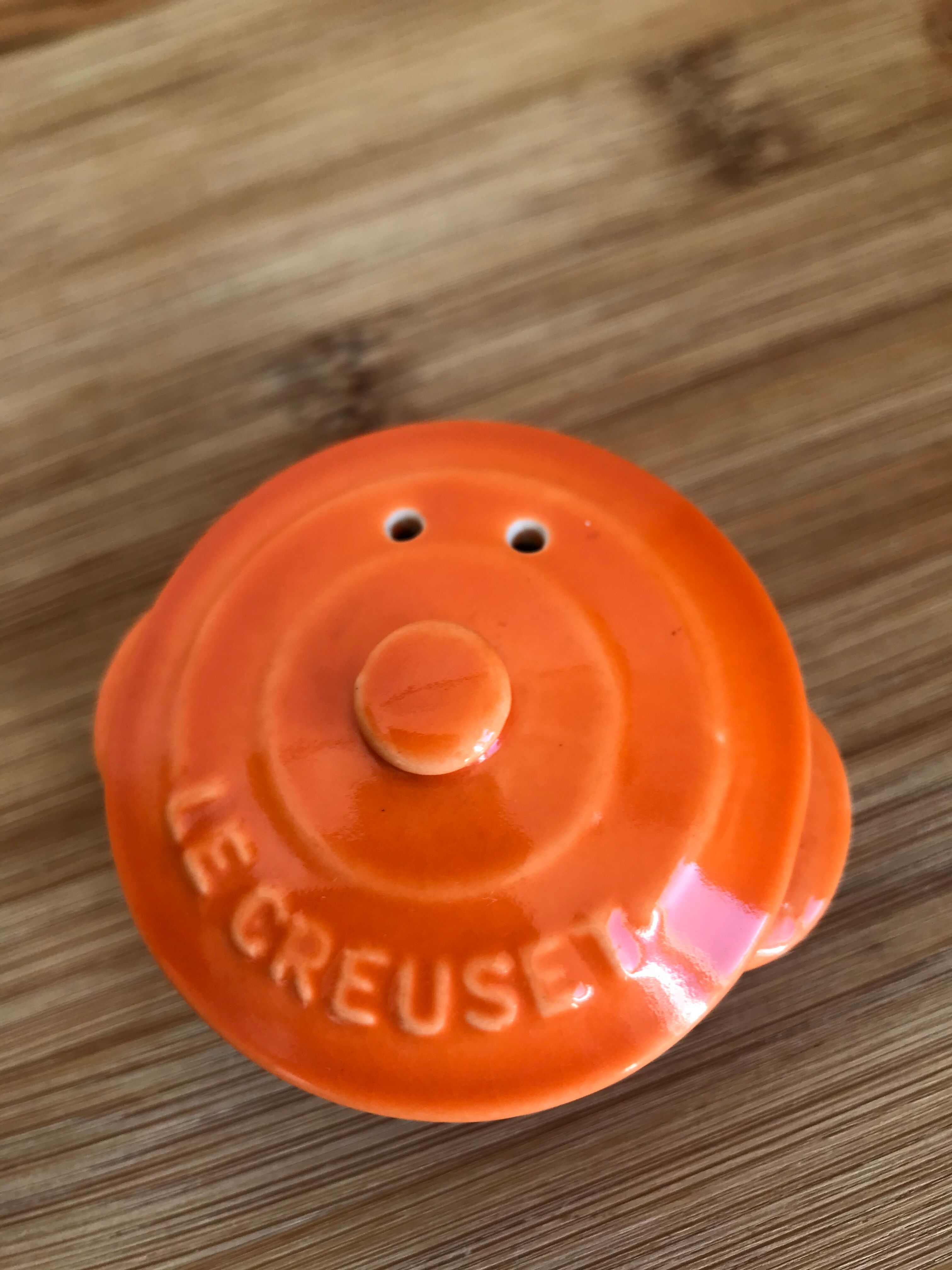 Pepper salt shaker