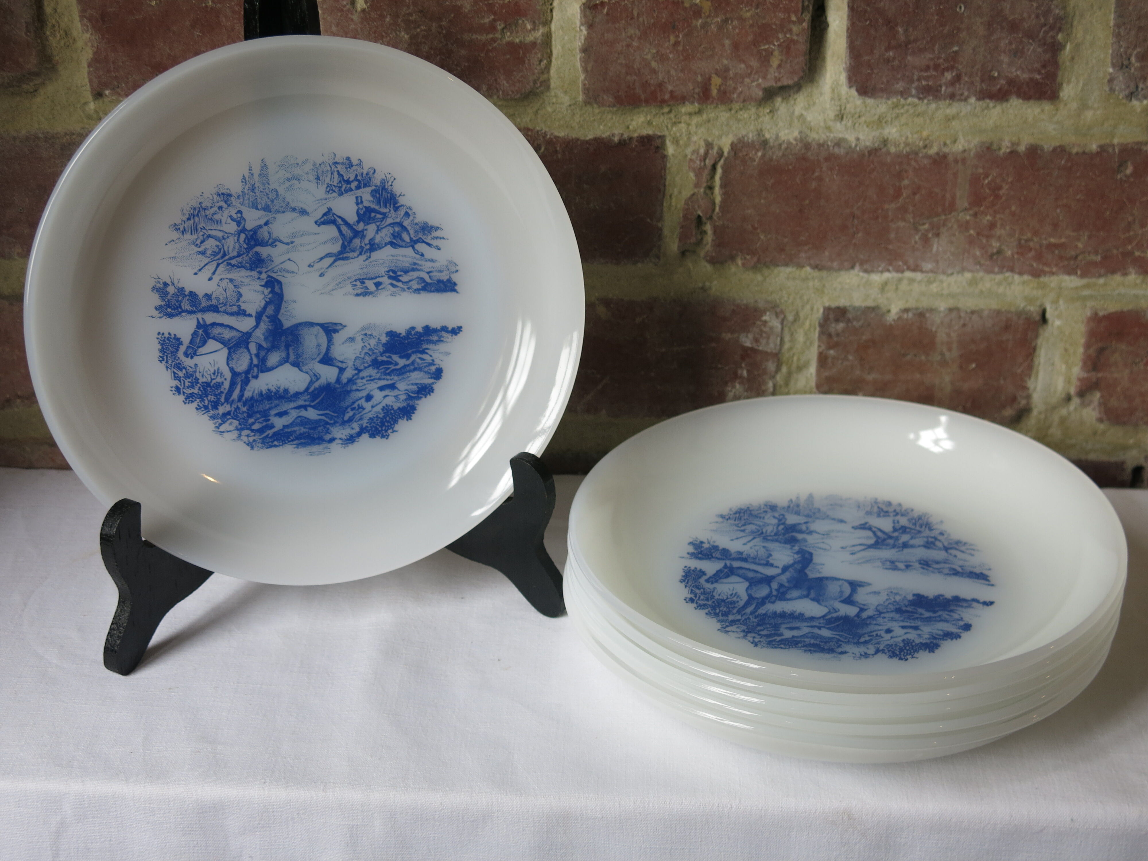 6 hollow plates from Arcopal in good condition