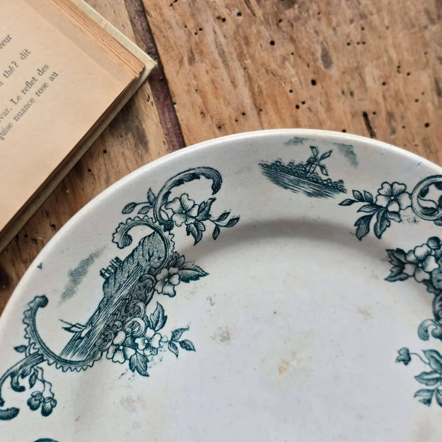 Assiette semi-creuse modèle Marine, Terre de fer