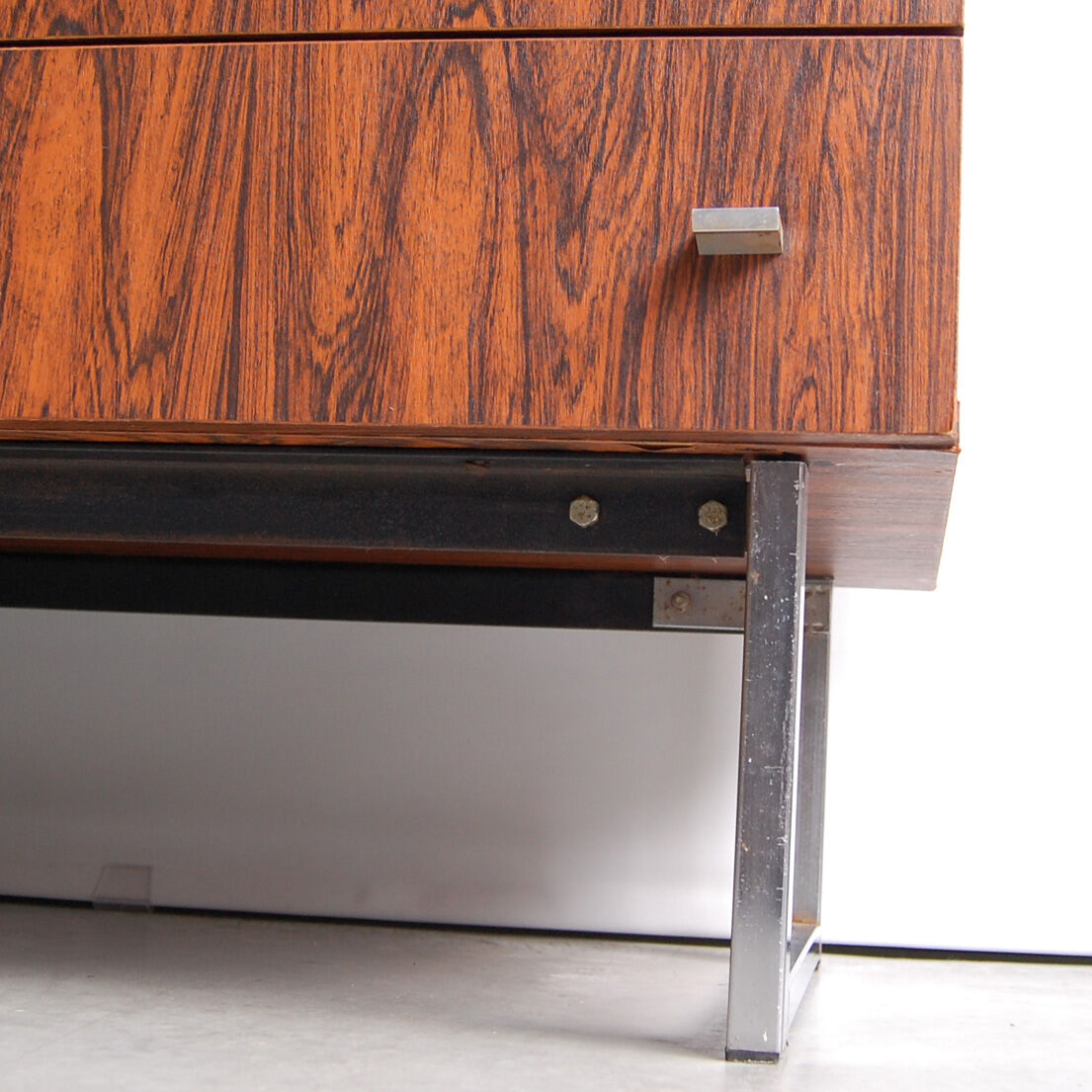 Meuble bar modèle "1293" de Pierre Guariche pour Meurop 1960s