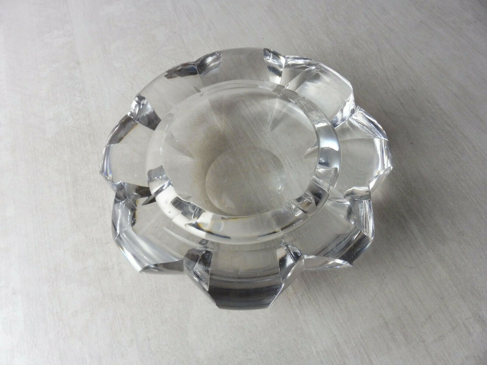 Ancient ashtray, cut crystal, St Louis