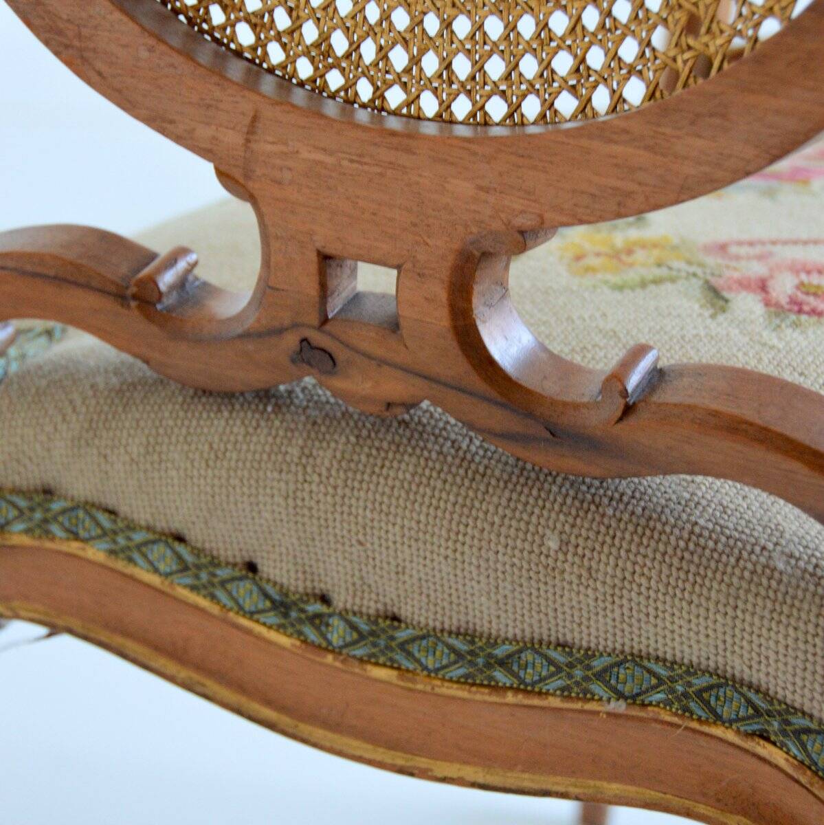Stool / small bench in canvas, canework and wood late 19th century