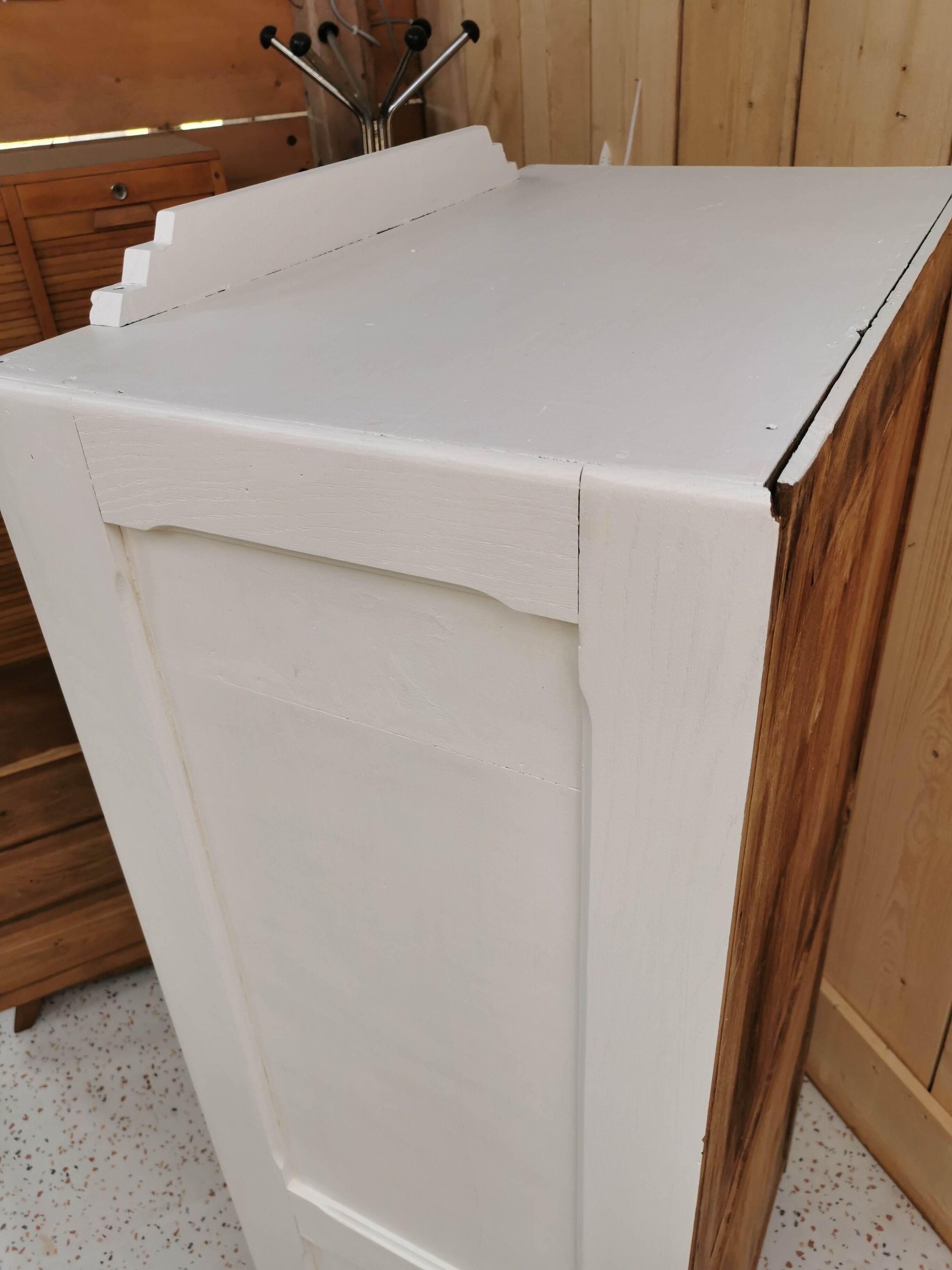 White cabinet