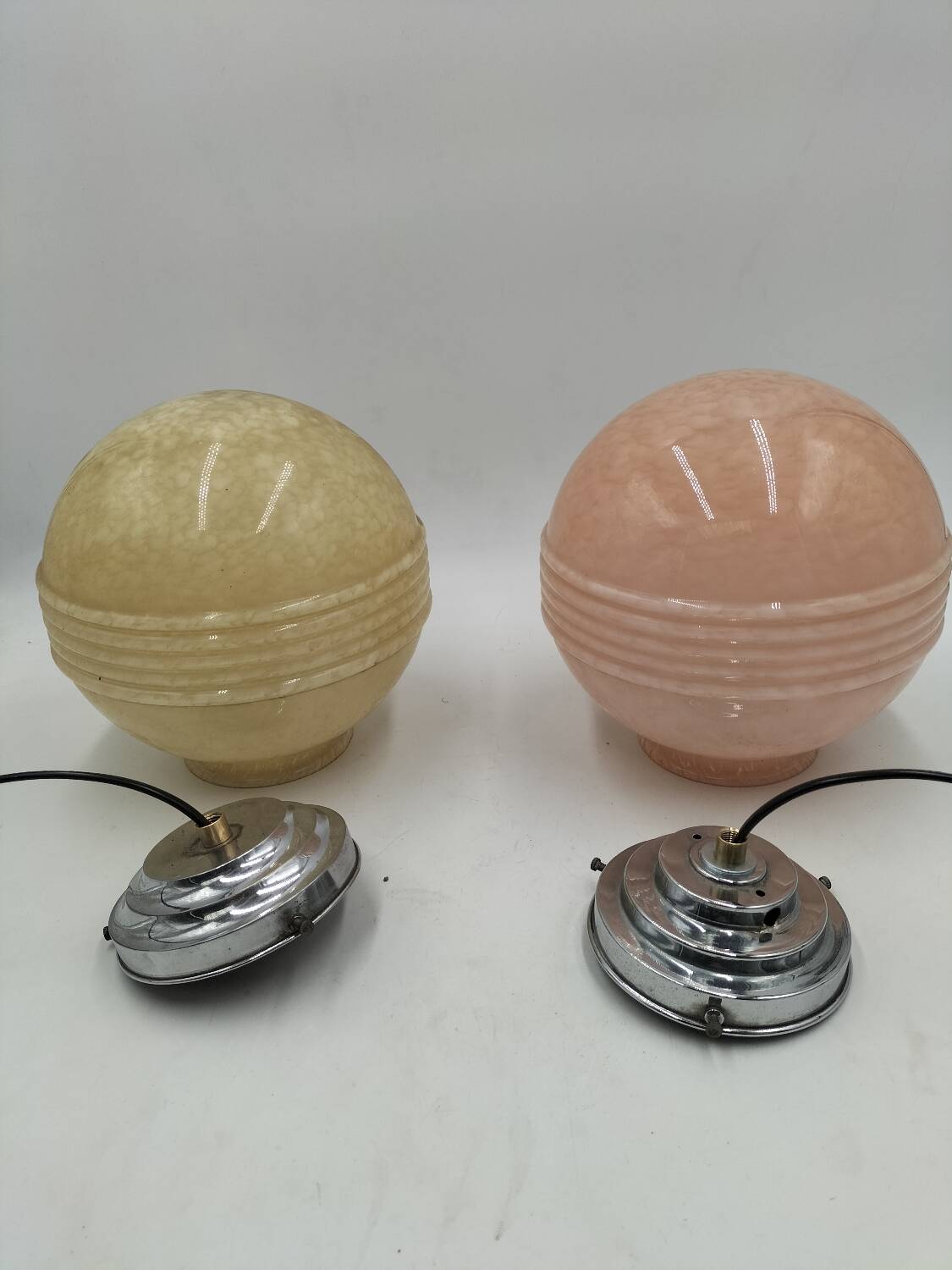 2 glass suspensions from Clichy