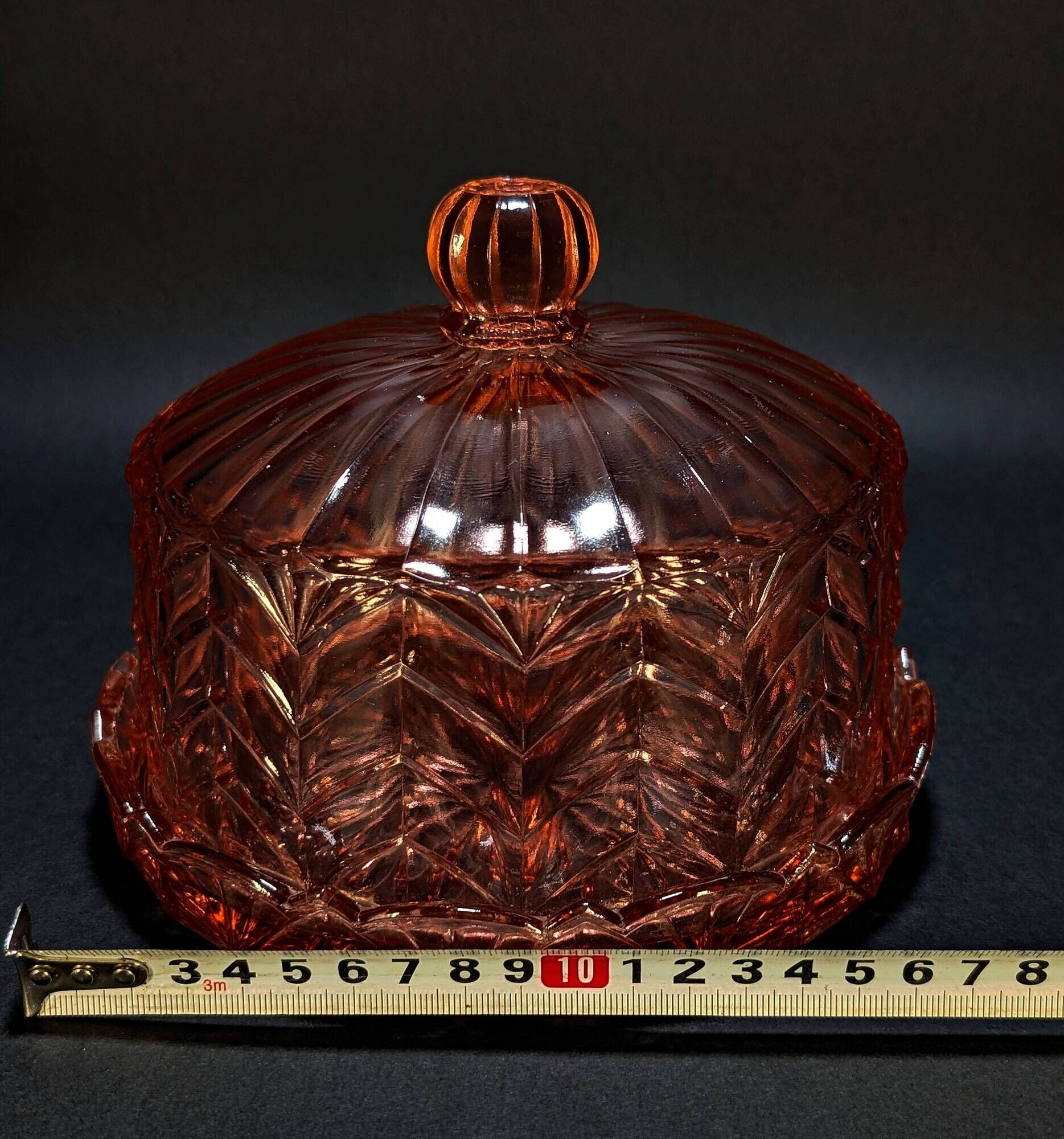 Small Art Deco Cake Dome in Rosaline (Depression Glass) 1930