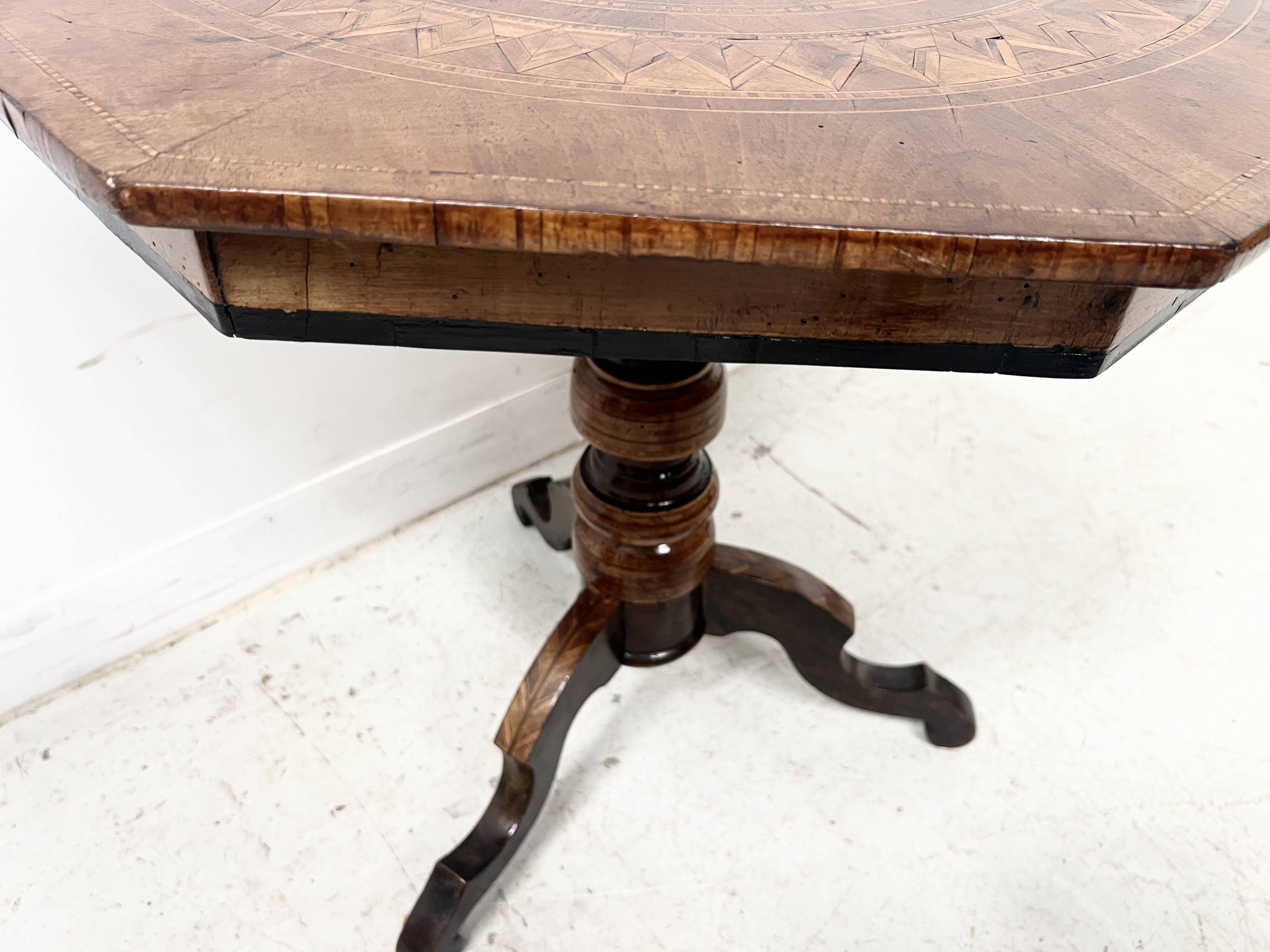 Octagonal pedestal table in marquetry, Italy, 19th century