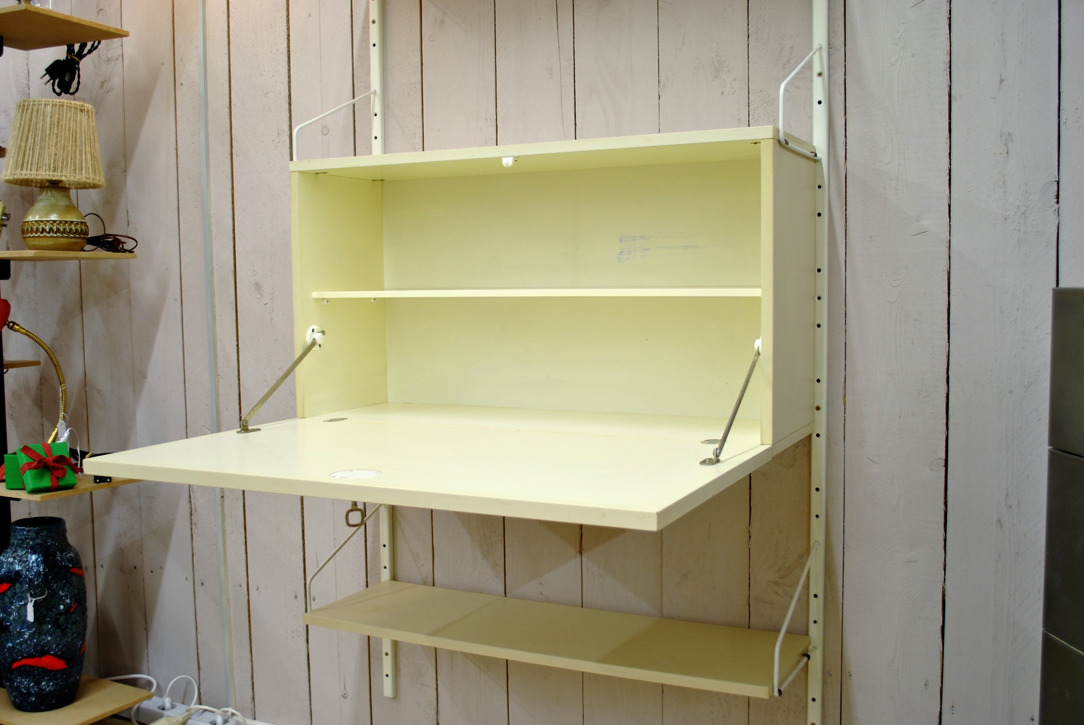 Shelves secretary 1970