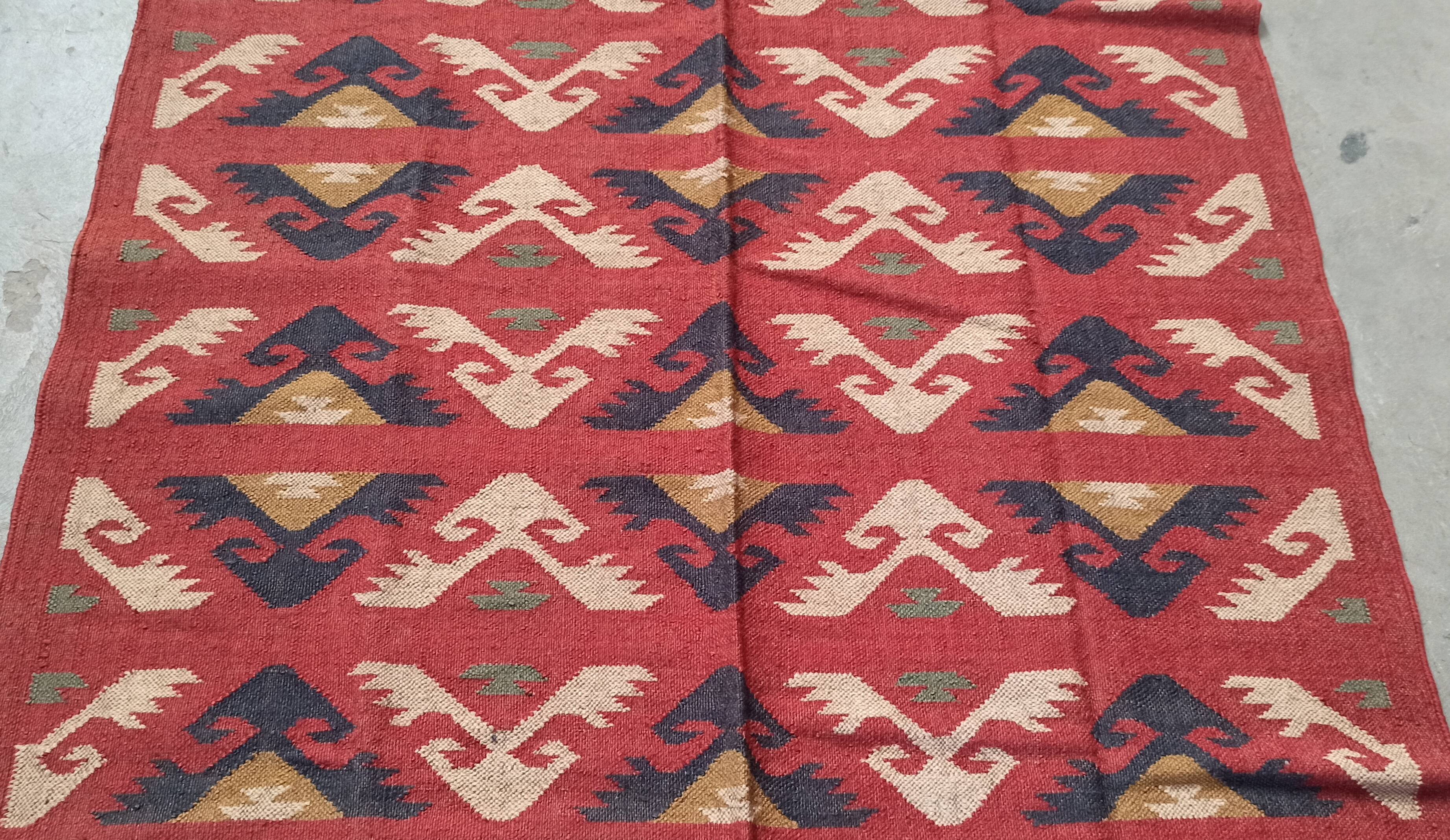 Tapis kilim en toile de jute et coton. 150cm x 250cm