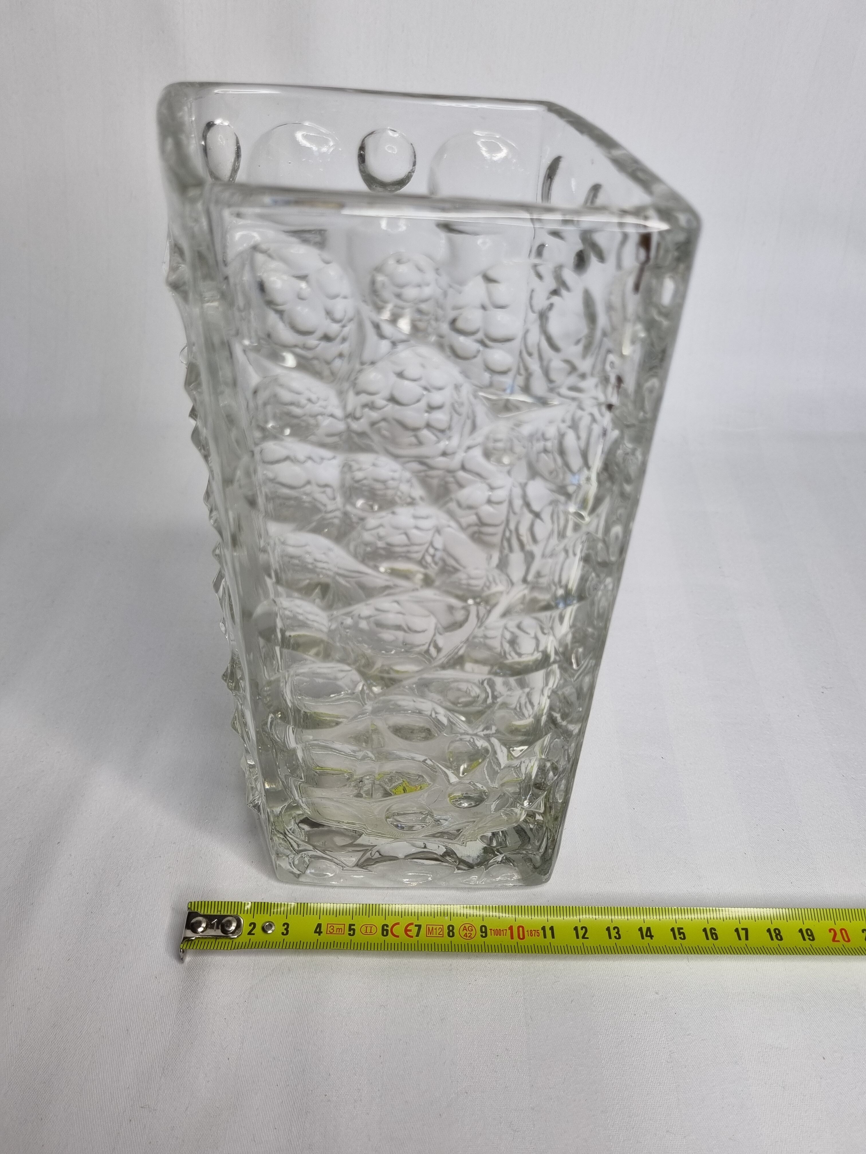 Textured vintage glass vase, 21 cm