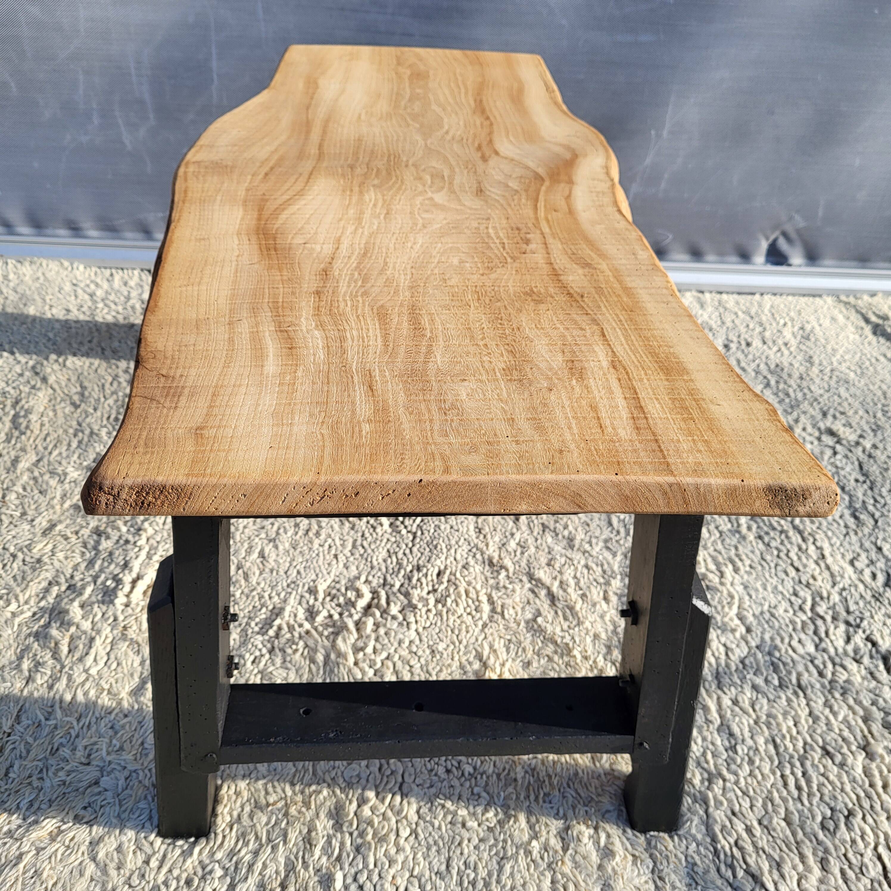 Bicolour coffee table in solid oak with 19th-century legs • Unique piece "Raw"