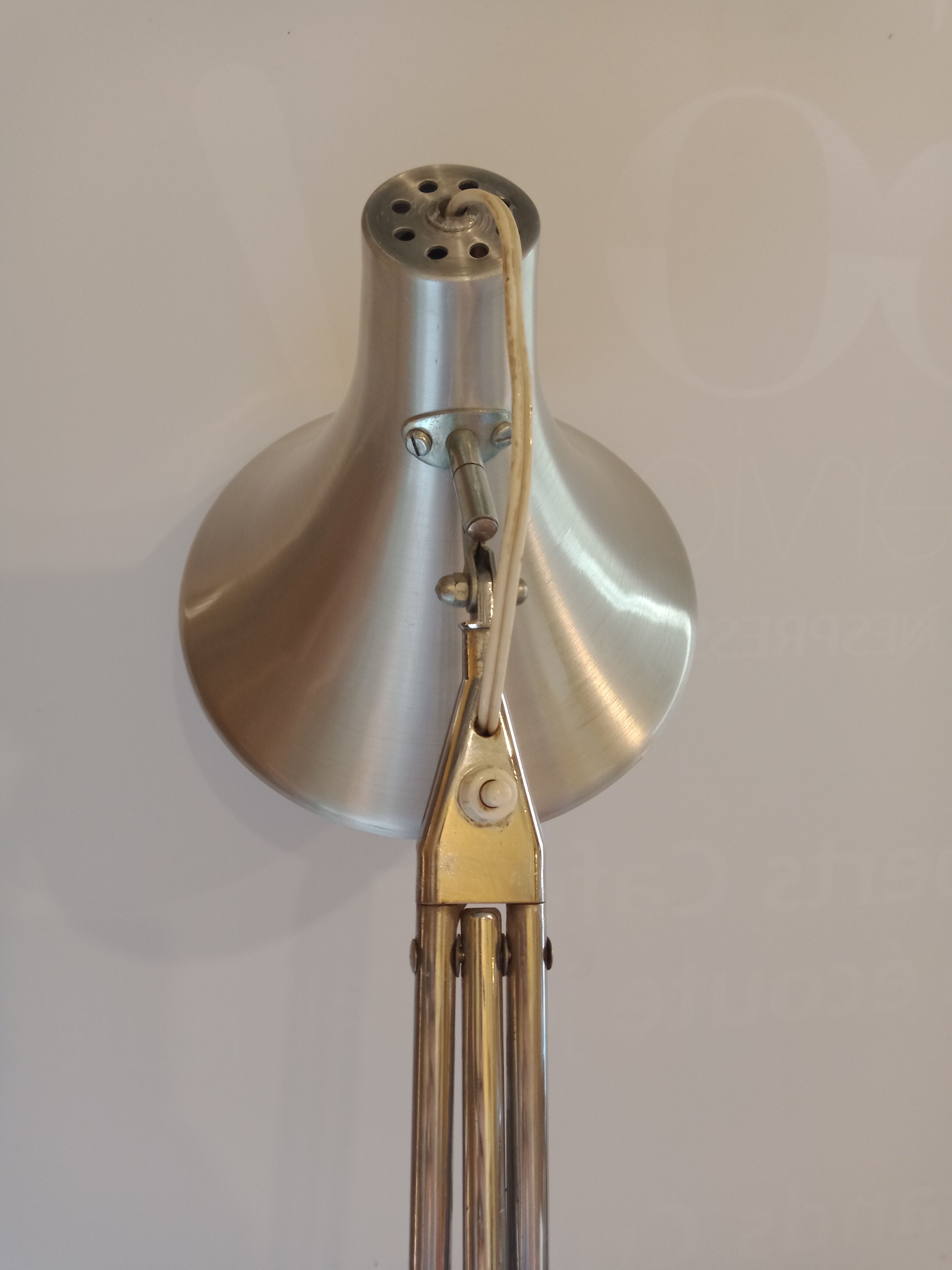 Articulated architect's lamp