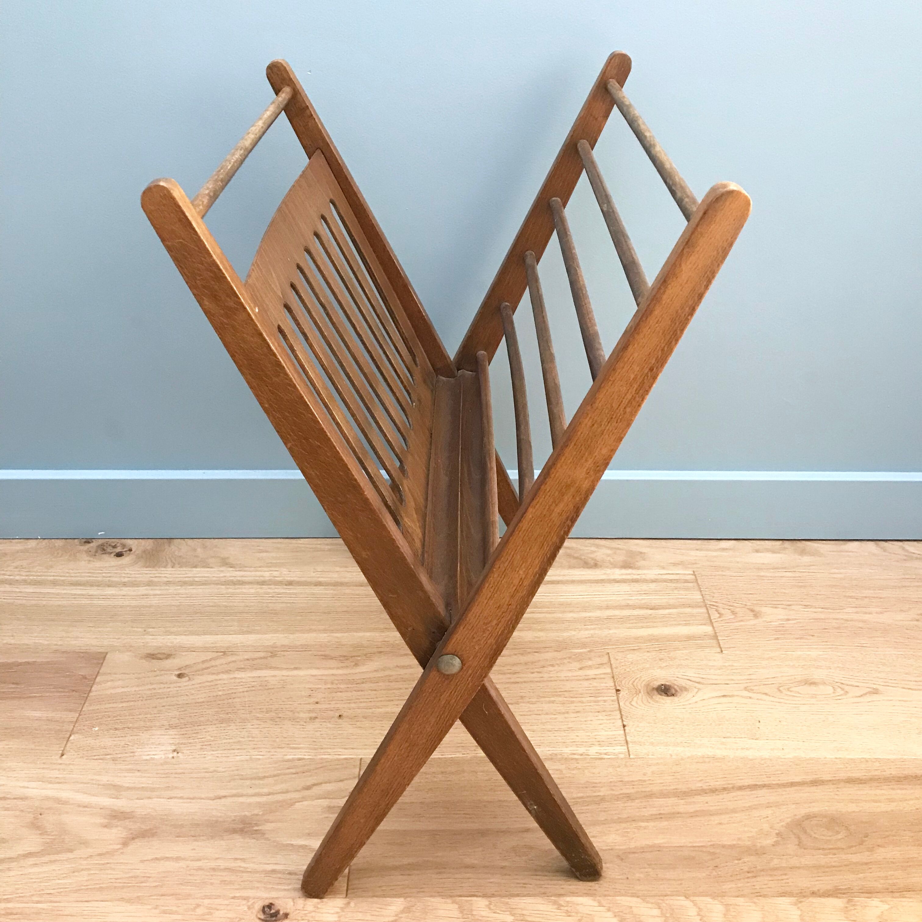 Reviews holder in solid wood Cees Braakman