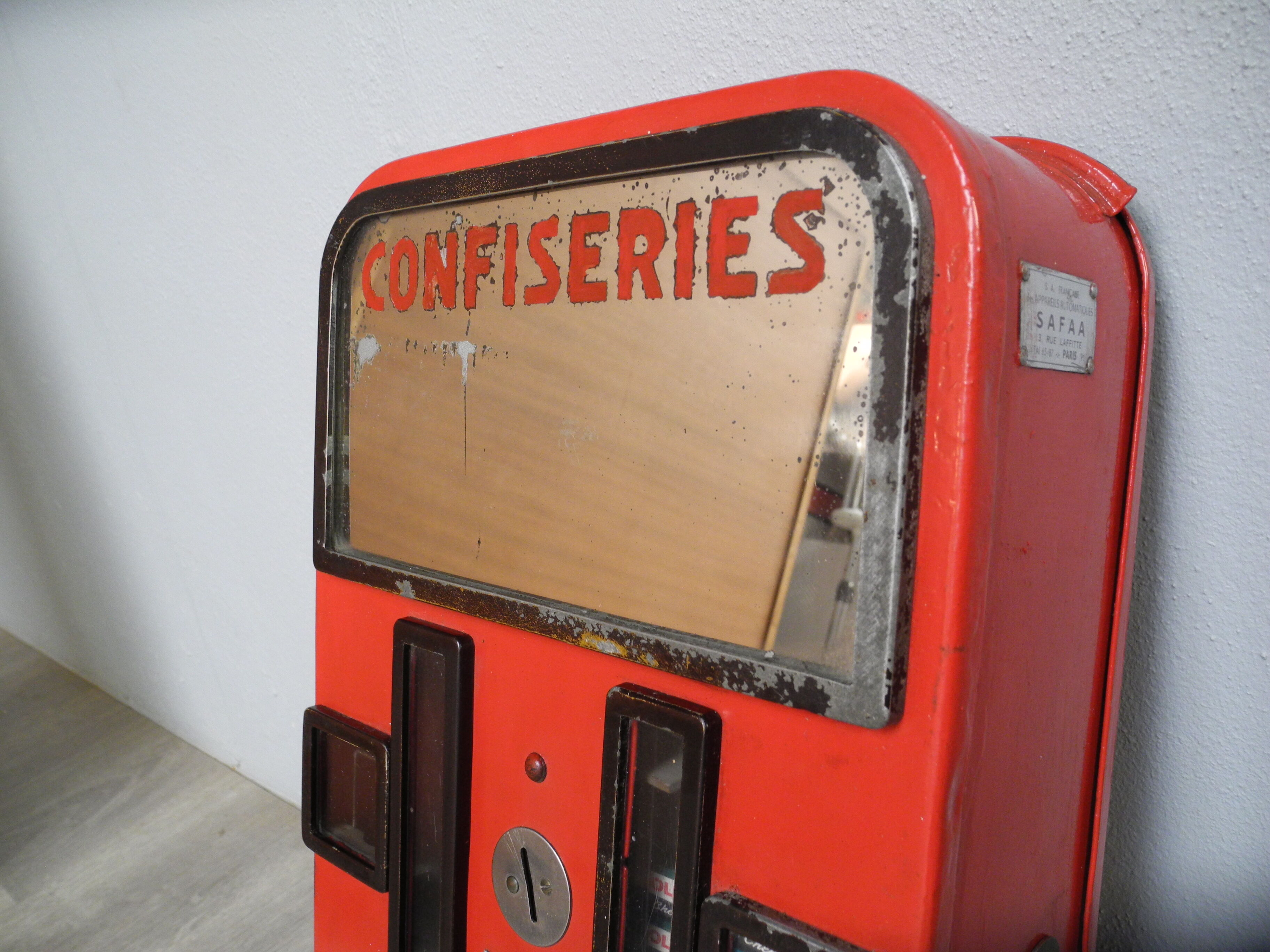 Distributor of vintage candy year 1960/1970