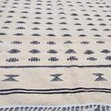 Tapis noir et blanc à motifs berbères fait main 190x121cm