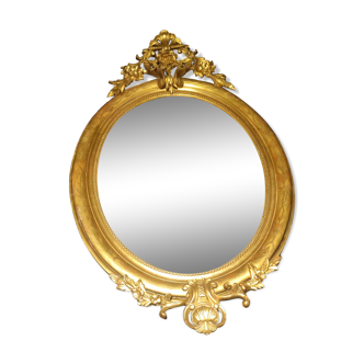 Miroir ovoïde à double frontons doré à la feuille vers 1830, 105x66 cm